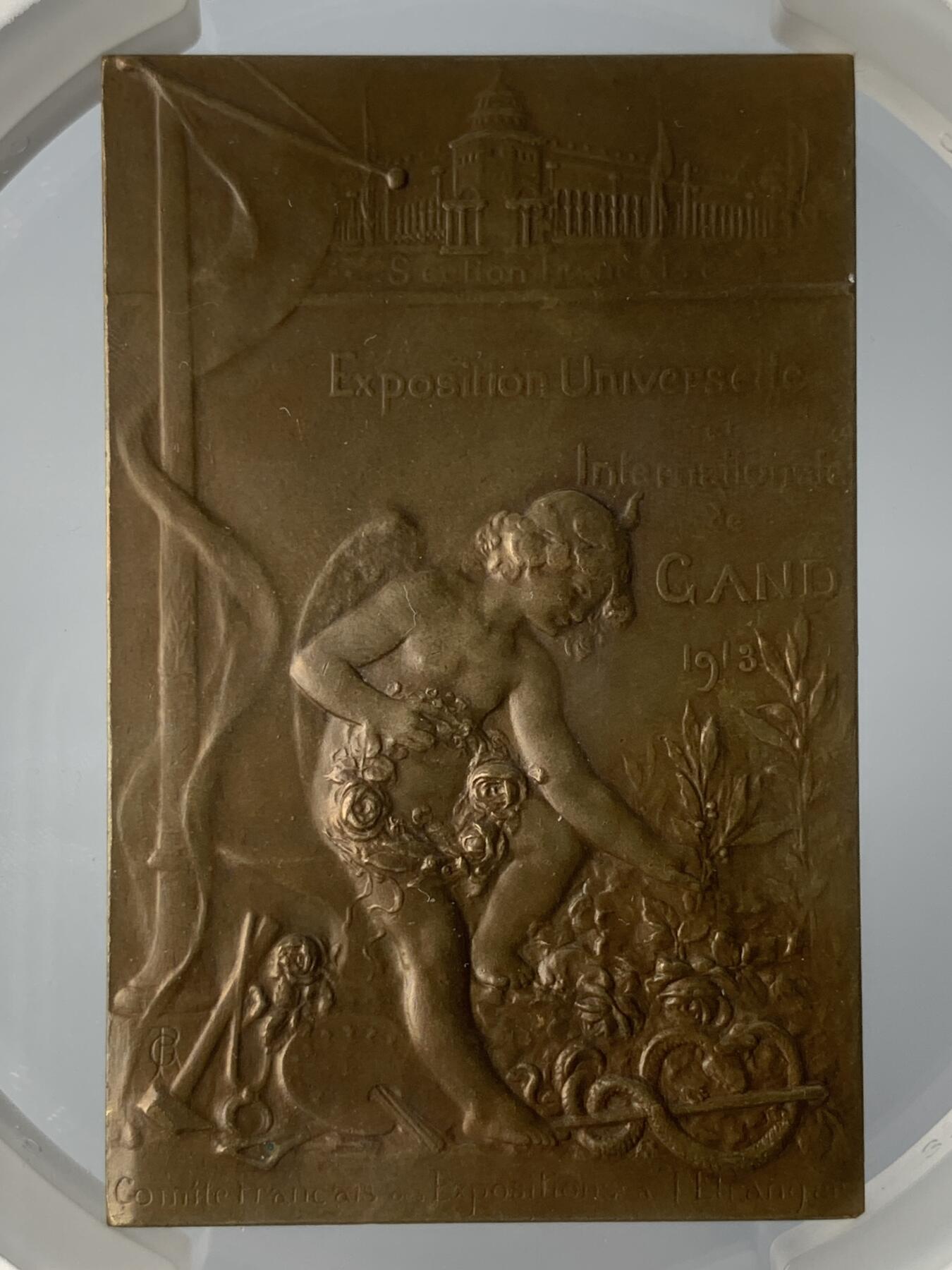 掌中浮雕-藏着的欧洲第052场 1913年比利时根特世博会法国参展纪念矩形铜章，52*80mm
