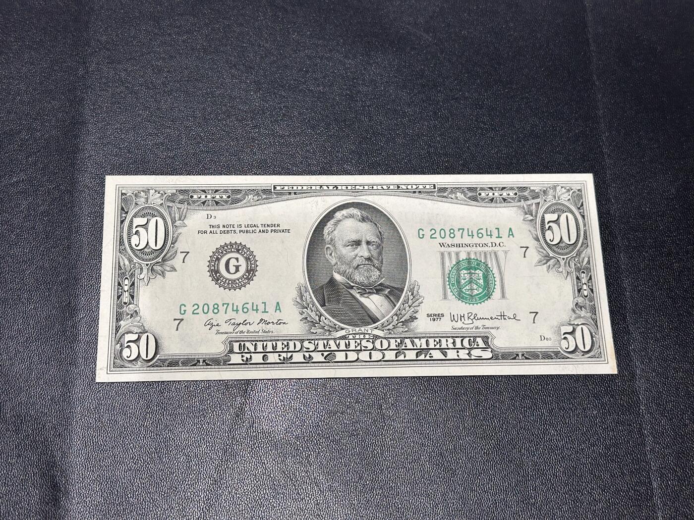 《外钞收藏家》第六百零七期（畅拍场）（本平台长期征集拍品、欢迎藏友们联系合作） 1977年美国小头版50美元  无折 有个黄斑