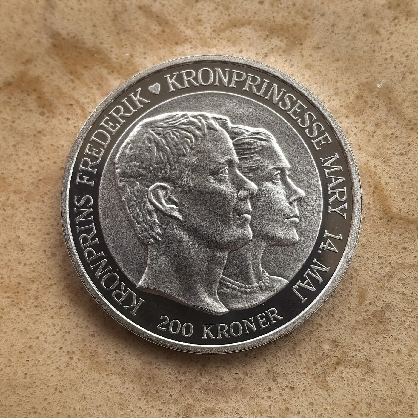 道一币馆币章第一百六十五场 丹麦2004年弗雷德里克王储殿下与玛丽公主的婚礼200克朗纪念银币  31.1g 999s