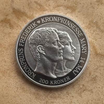 道一币馆币章第一百六十五场 - 丹麦2004年弗雷德里克王储殿下与玛丽公主的婚礼200克朗纪念银币  31.1g 999s