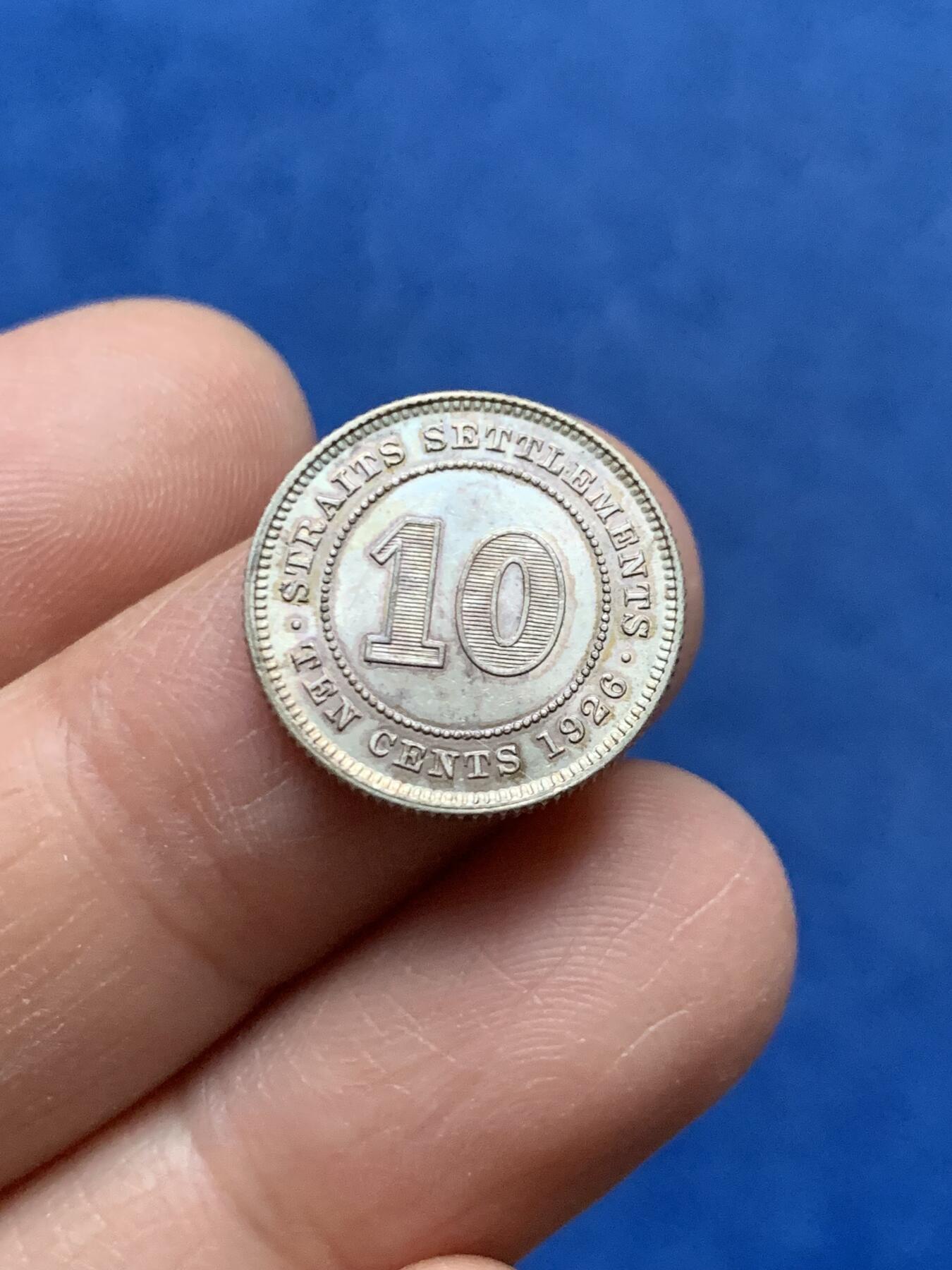 《竞宝斋》第464场 周日，周一，周二，3场连拍 （全场包邮）欢迎送拍 两枚一组 1926年英属海峡乔治五世银币和1941年英属马来亚乔治六世银币（高银版）两个都是面值10分 未流通 转光都很好 底板也不错 适合收藏！