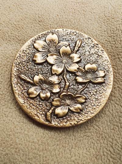 日本尾道市100周年浮雕樱花大铜章 赏牌 镇尺 - 日本尾道市100周年浮雕樱花大铜章 赏牌 镇尺