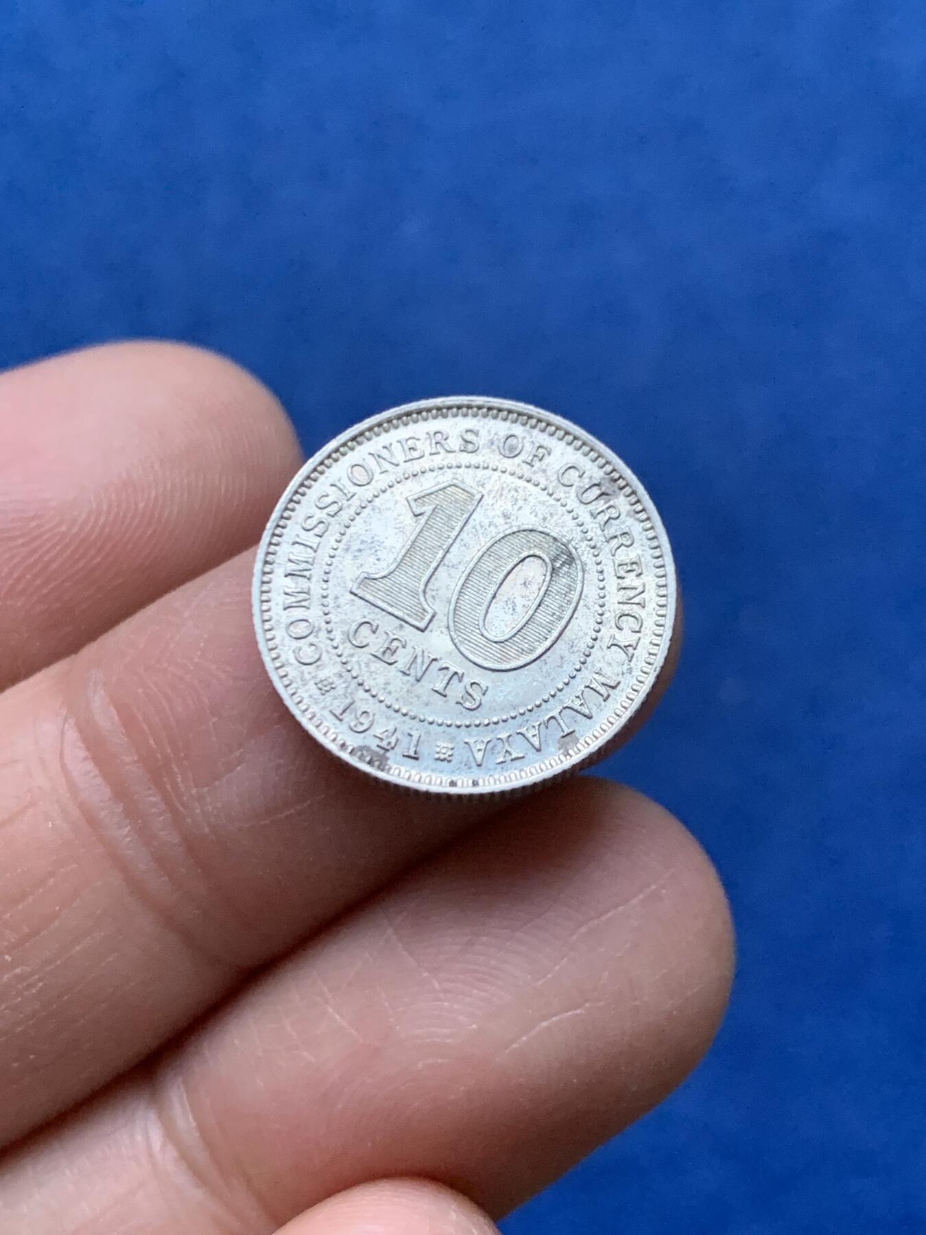 《竞宝斋》第464场 周日，周一，周二，3场连拍 （全场包邮）欢迎送拍 两枚一组 1926年英属海峡乔治五世银币和1941年英属马来亚乔治六世银币（高银版）两个都是面值10分 未流通 转光都很好 底板也不错 适合收藏！