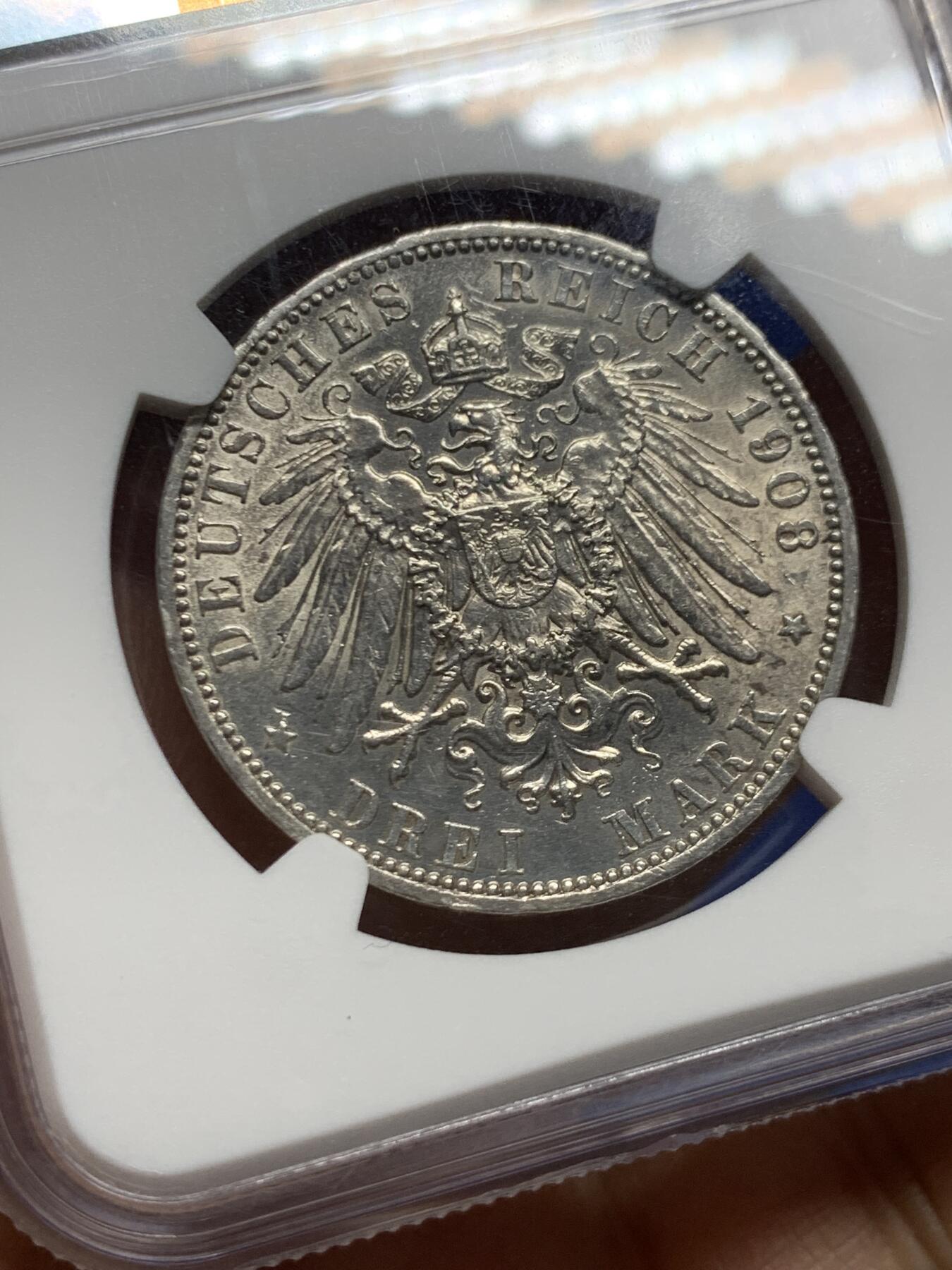 《竞宝斋》第464场 周日，周一，周二，3场连拍 （全场包邮）欢迎送拍 NGC AU58 德国 普鲁士 1908年 威廉二世 流通版 3马克 银币。盒子下端有破损