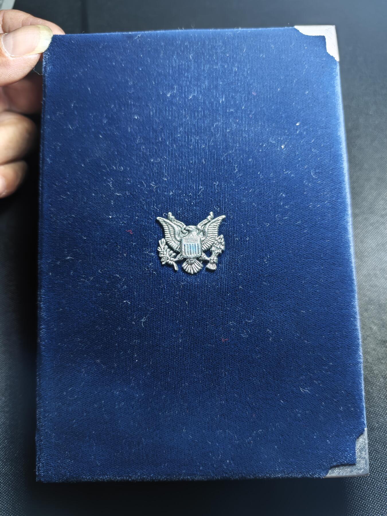 KK钱币收藏小铺  第400期  百期特拍（四拍之四）2月预留时间 周末发货  1994美国精制纪念套币 含2枚纪念币 其中1元为高银银币