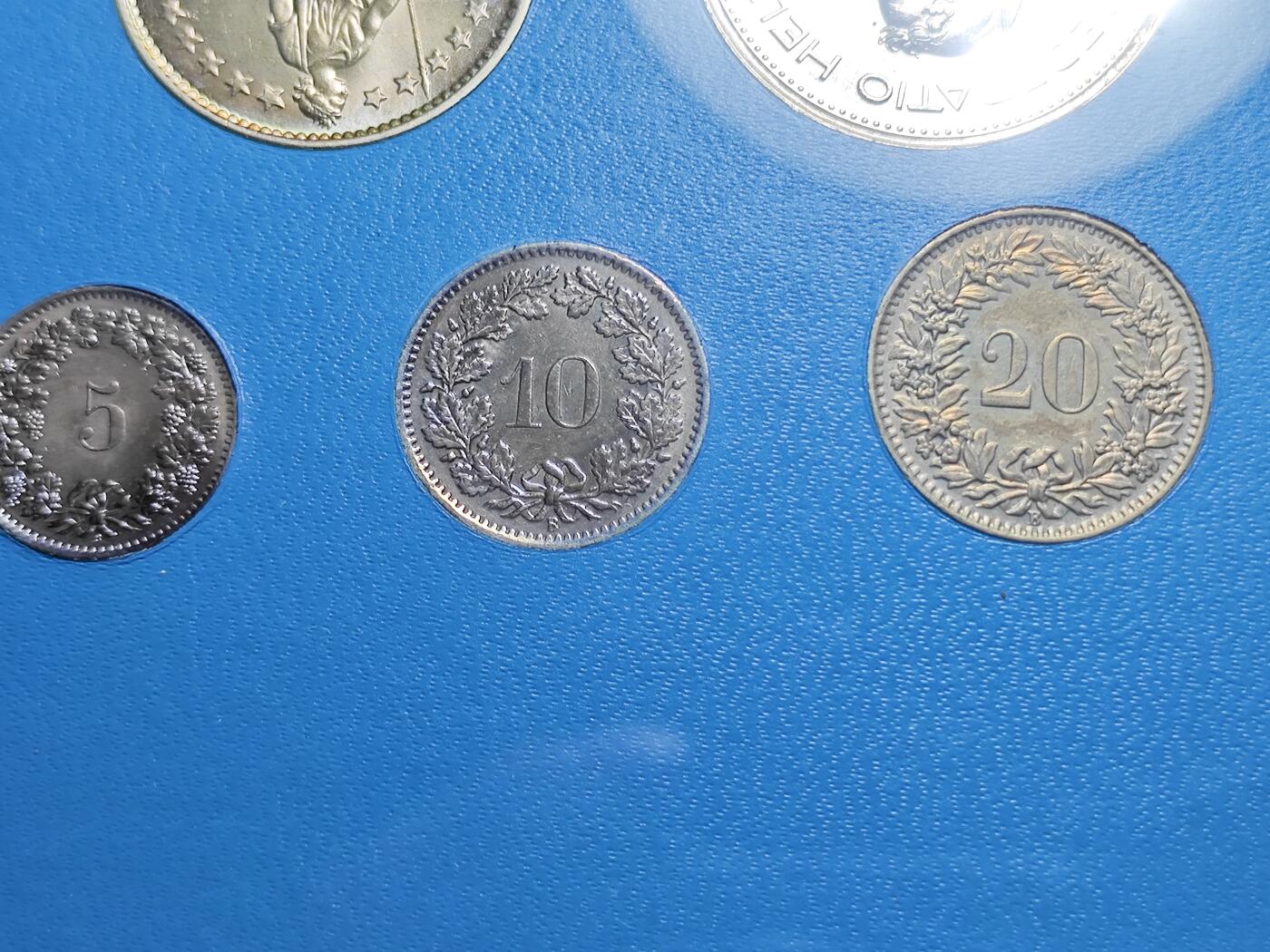 KK钱币收藏小铺  第400期  百期特拍（四拍之四）2月预留时间 周末发货  1967瑞士官方发行 大小面值清年一套 含4枚银币 均好品全信!