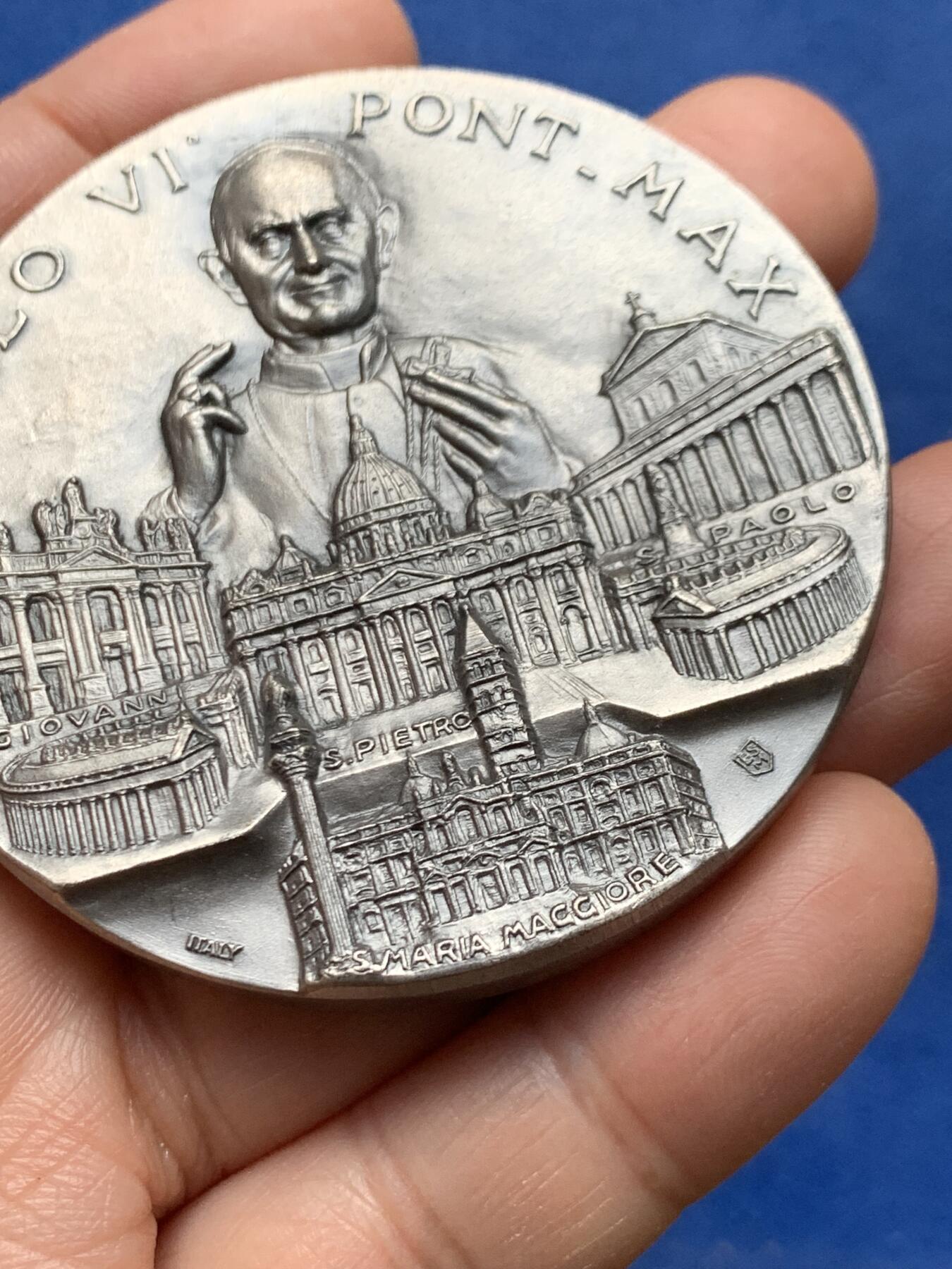 《竞宝斋》第464场 周日，周一，周二，3场连拍 （全场包邮）欢迎送拍 梵蒂冈教皇保罗六世纪念章 高浮雕 重约99克 59.7mm