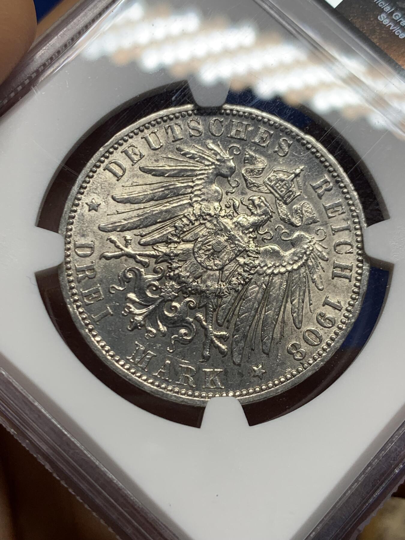 《竞宝斋》第464场 周日，周一，周二，3场连拍 （全场包邮）欢迎送拍 NGC AU58 德国 普鲁士 1908年 威廉二世 流通版 3马克 银币。盒子下端有破损