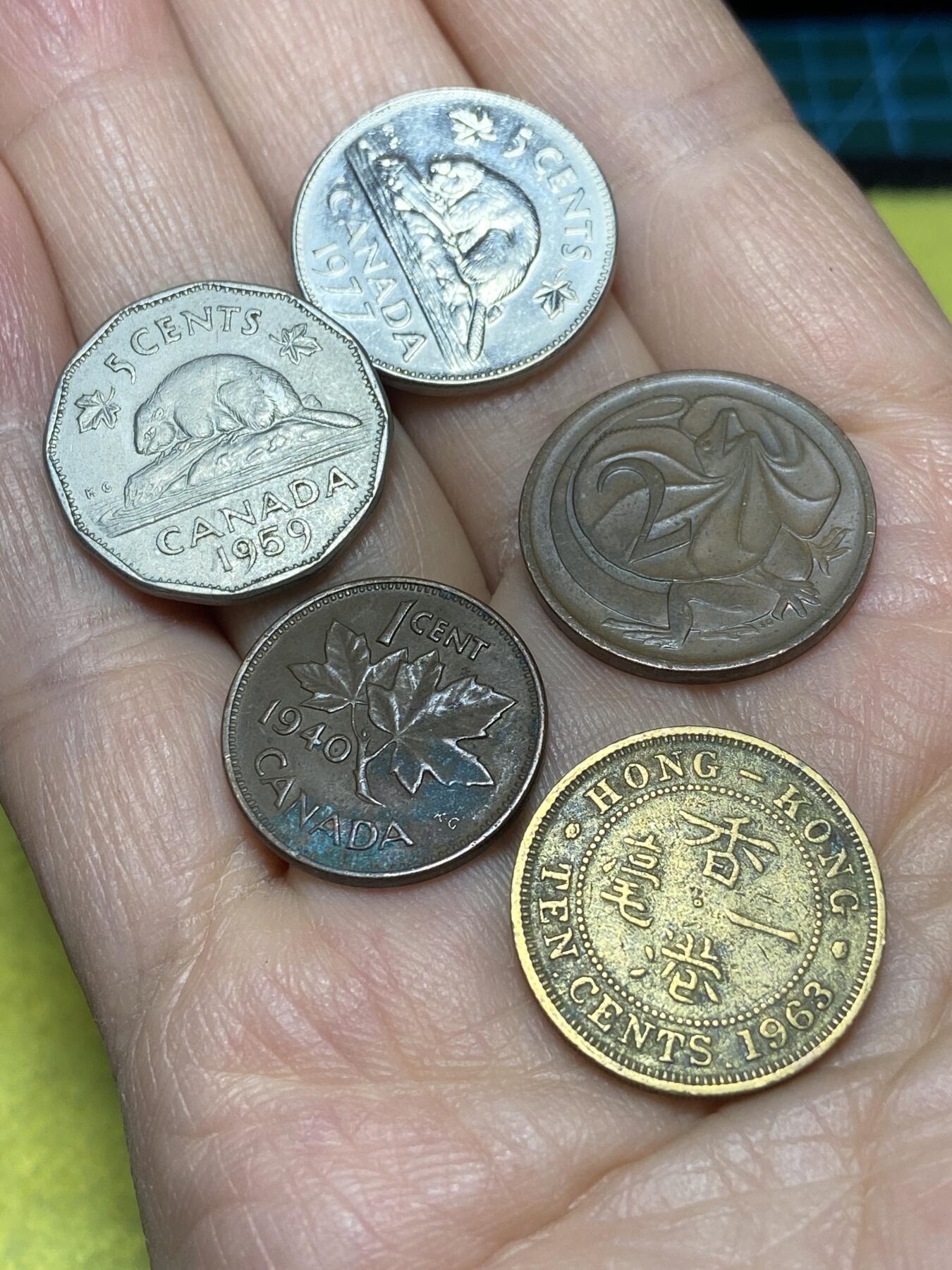 2026年第十八场(总第一百八十七场）外国好品散币场(免佣金) 英属国家和地区5枚：加拿大🇨🇦1977年59年5分，40年1分，澳大利亚🇦🇺1976年2，中国🇨🇳香港1963年1毫