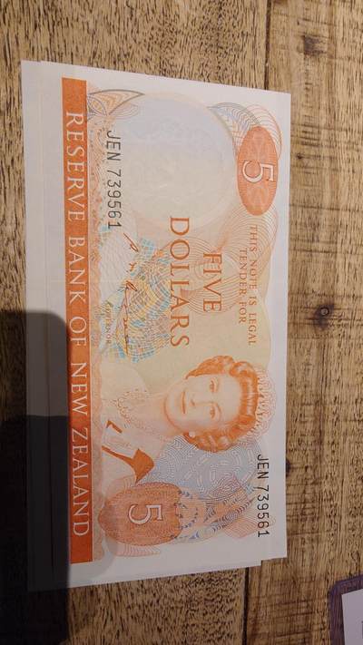 【新年十二拍】世界钱币～微拍第233期暨2026年第12期  多款老库存低价起拍 - 老版新西兰5元 全新绝品无4尾号561