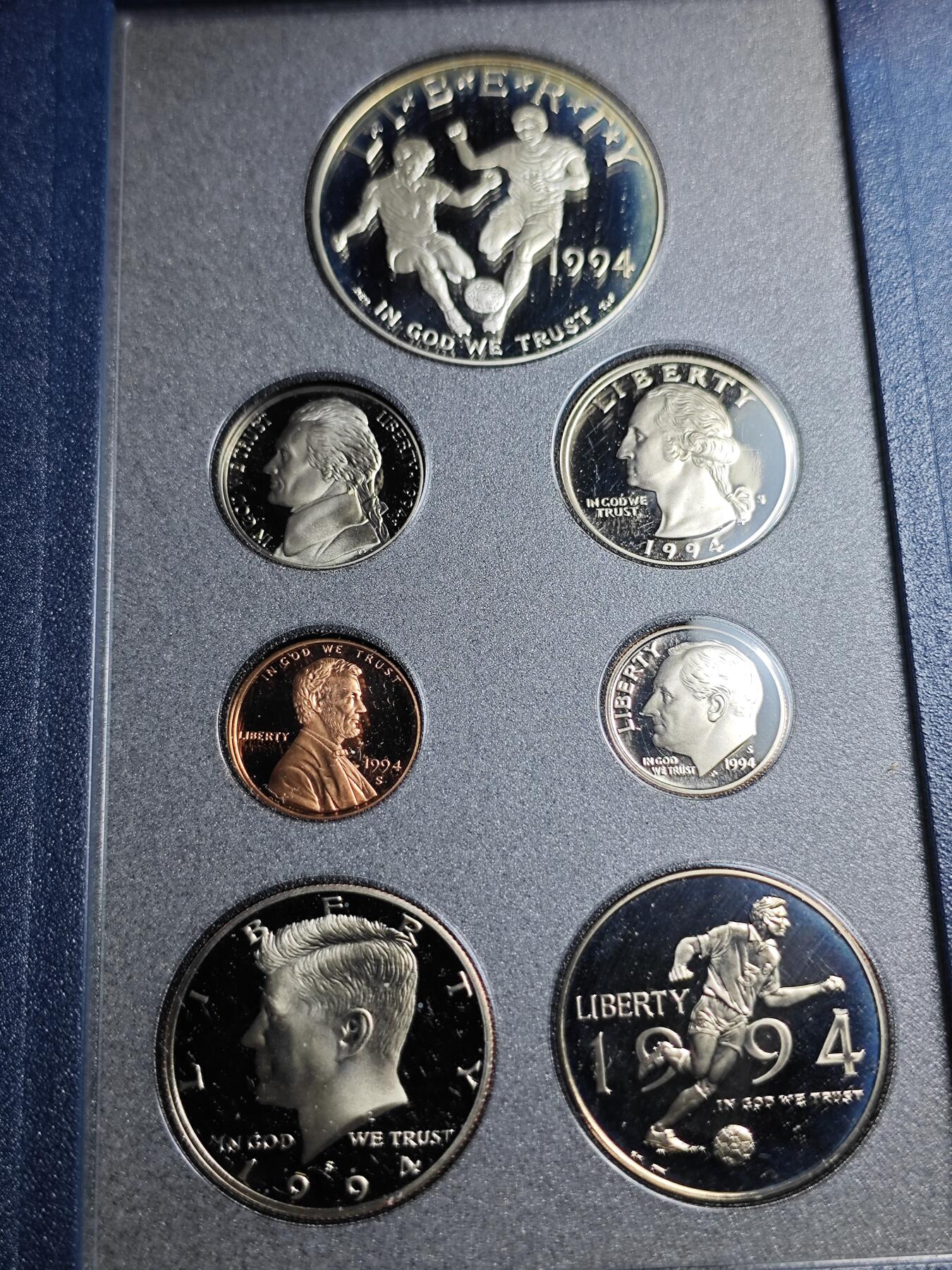 KK钱币收藏小铺  第400期  百期特拍（四拍之四）2月预留时间 周末发货  1994美国精制纪念套币 含2枚纪念币 其中1元为高银银币