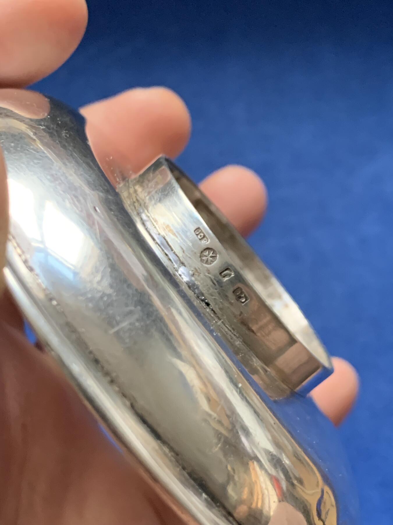 《竞宝斋》第464场 周日，周一，周二，3场连拍 （全场包邮）欢迎送拍 欧洲镶嵌弗朗茨一世泰勒老银碟子，19世纪末期20世纪初南欧工艺，直径约101.5毫米，高18毫米，重约96.1克。碟底部边缘有CD、J、马耳他十字（Maltese Cross ）800银，4个银戳记。中间镶嵌少见1834年弗朗茨一世奥地利帝国双头鹰1泰勒银币。流通使用品。