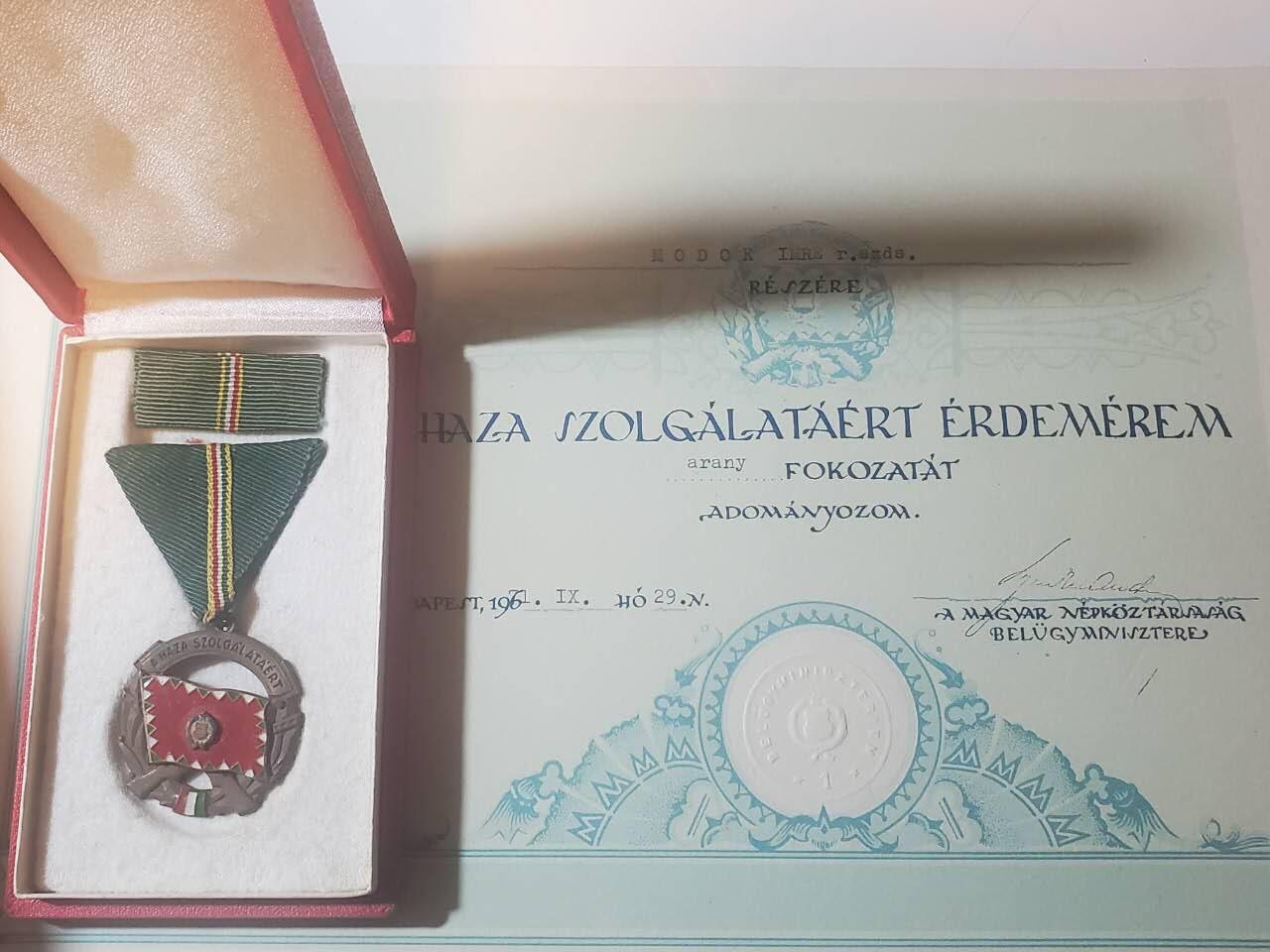 韵星假日军品类拍卖第三十九期暨默多克中校夫妇专场 -- Rimey Holidays Militaria Auction 39 & The Modoks Collection  匈牙利人民共和国默多克中校铜级为祖国服役奖章带盒略章一套好品早期