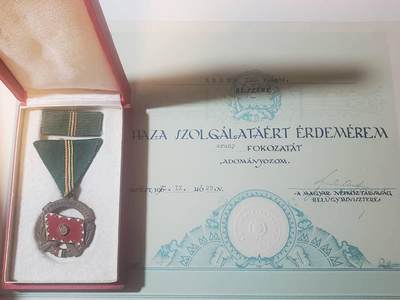 韵星假日军品类拍卖第三十九期暨默多克中校夫妇专场 -- Rimey Holidays Militaria Auction 39 & The Modoks Collection  - 匈牙利人民共和国默多克中校铜级为祖国服役奖章带盒略章一套好品早期