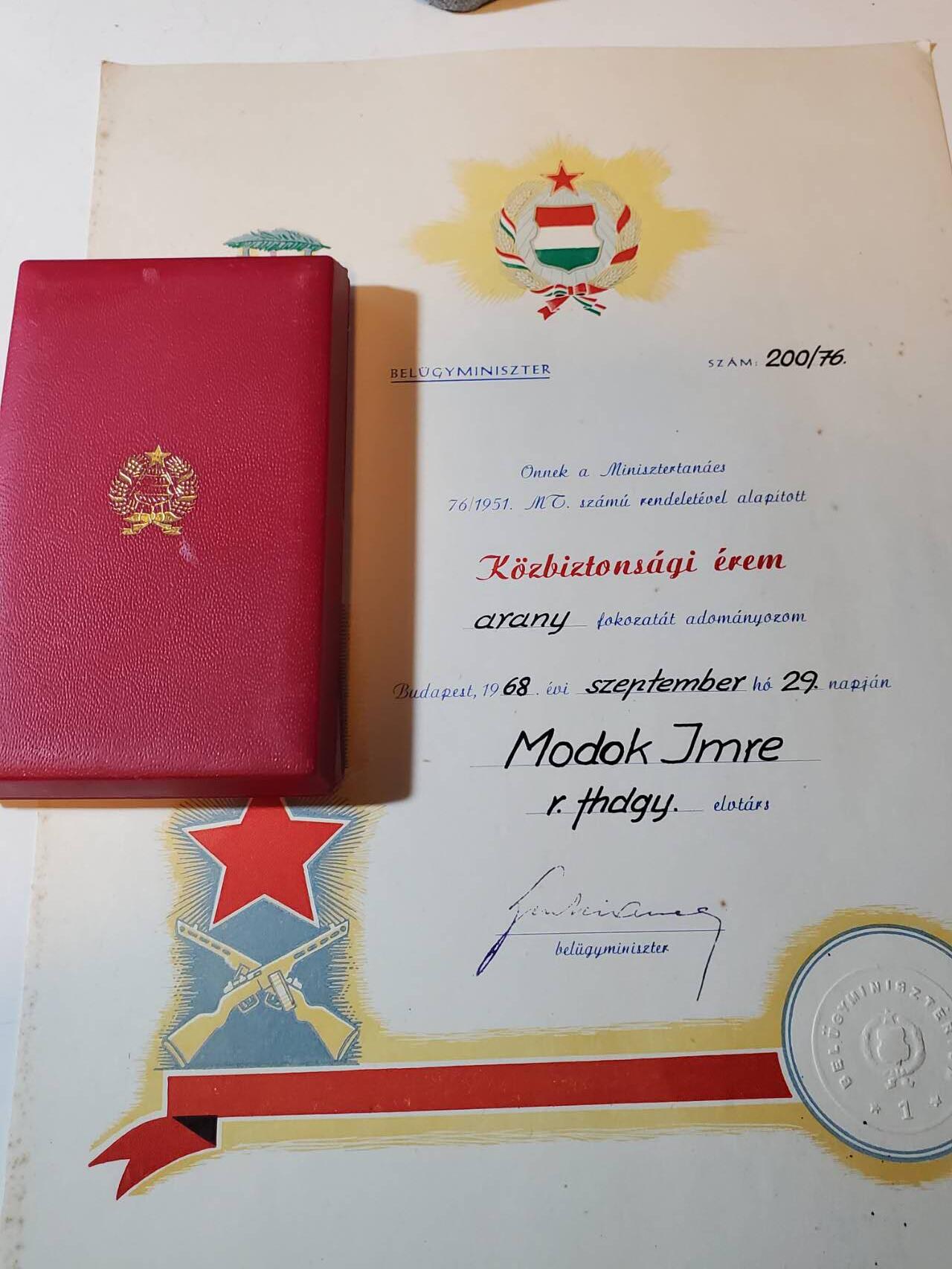 韵星假日军品类拍卖第三十九期暨默多克中校夫妇专场 -- Rimey Holidays Militaria Auction 39 & The Modoks Collection  匈牙利人民共和国默多克中校金级维护国家安全奖章带原盒略 证书一套