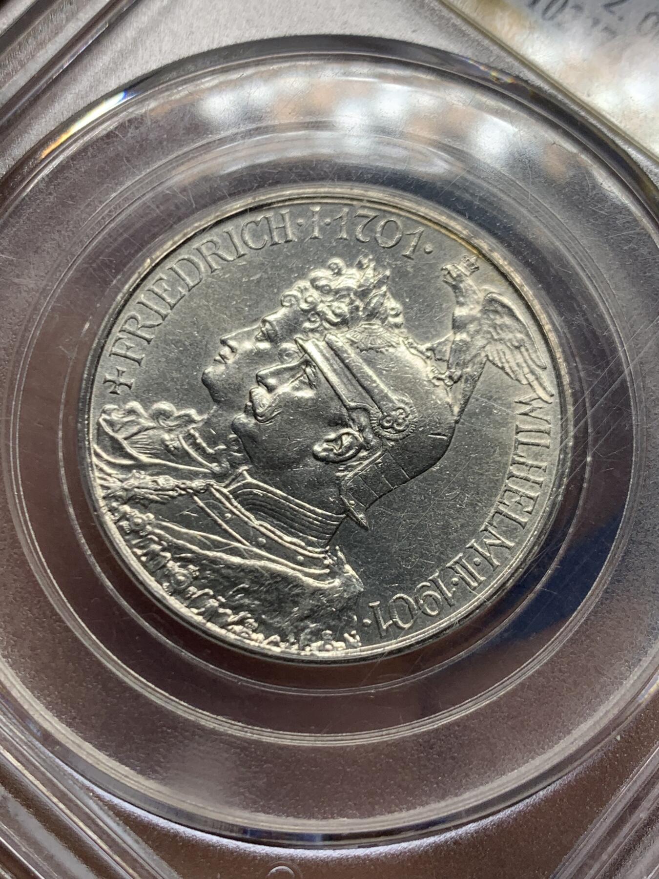 《竞宝斋》第464场 周日，周一，周二，3场连拍 （全场包邮）欢迎送拍 GBCA MS63 德国1901年普鲁士建国200周年2马克 银币 公博原盒中上品相有自然转光兼具历史艺术等价值