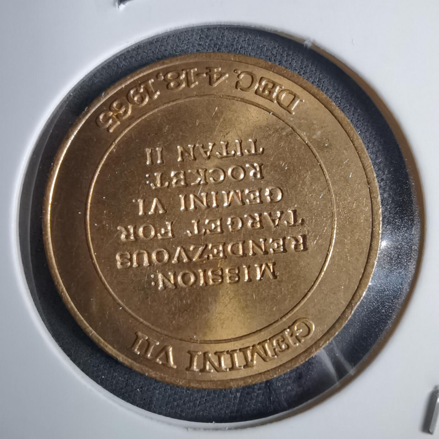 沼泽如烟--第983场 航天纪念章