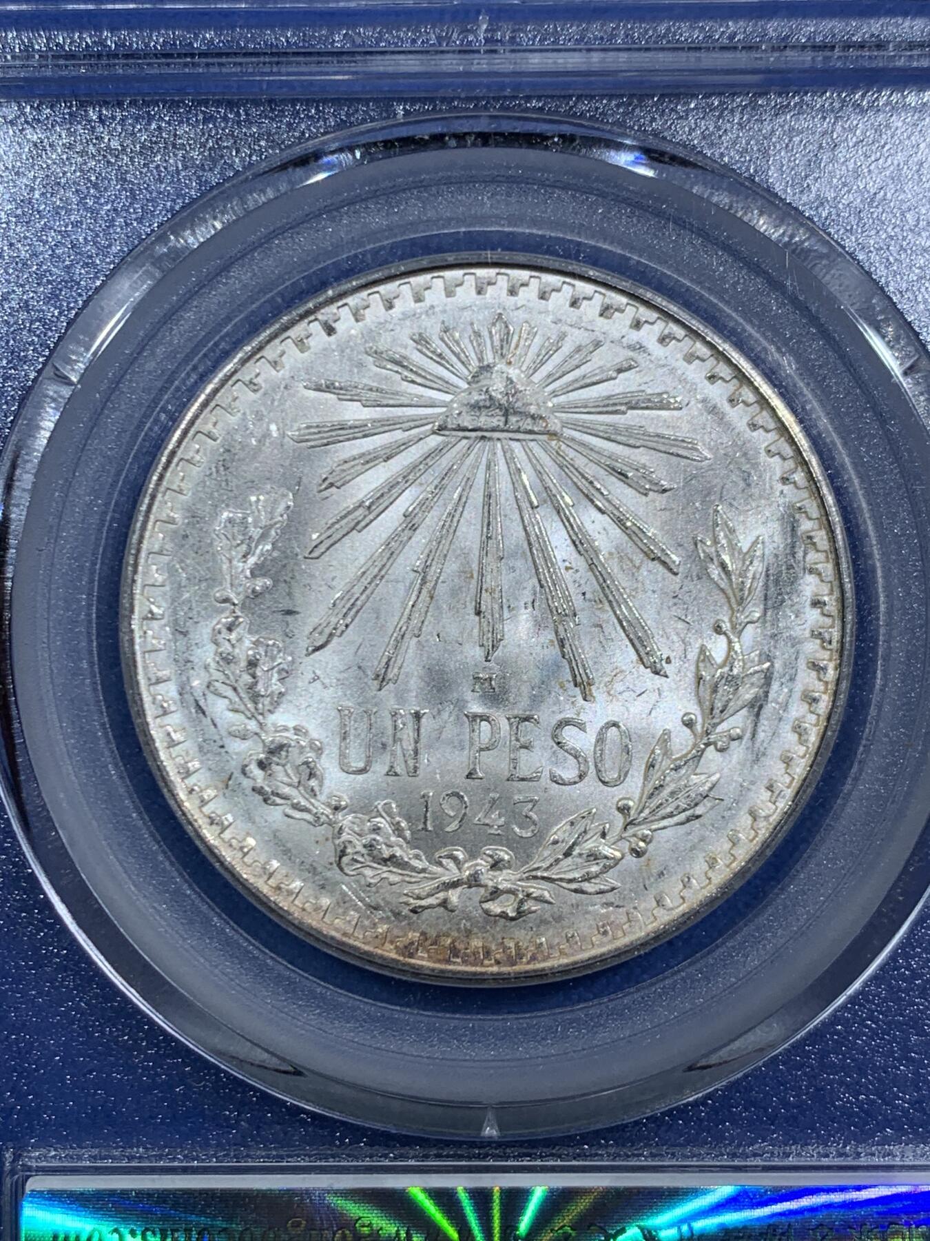 《竞宝斋》第464场 周日，周一，周二，3场连拍 （全场包邮）欢迎送拍 公博 MS66 墨西哥 1943年 小鹰洋 1比索 银币。高分好品，银霜厚，转光强，币边渐渐生出金色包浆。