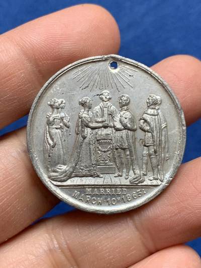 《竞宝斋》第464场 周日，周一，周二，3场连拍 （全场包邮）欢迎送拍 - 英国1863年威尔士亲王结婚纪念章 34.3mm 13.3克