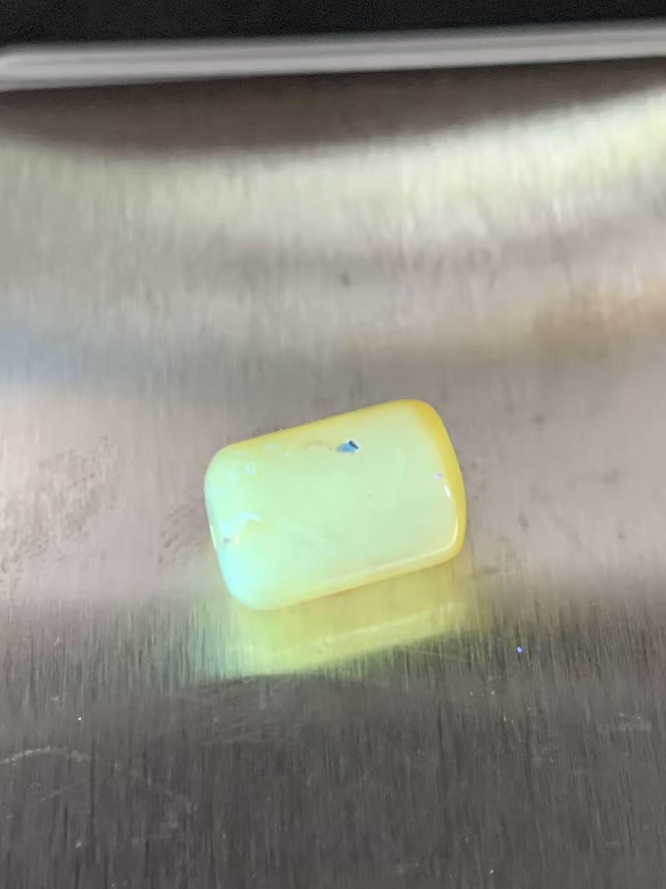 天然乌克兰原矿蜜蜡随形通货桶珠一颗，