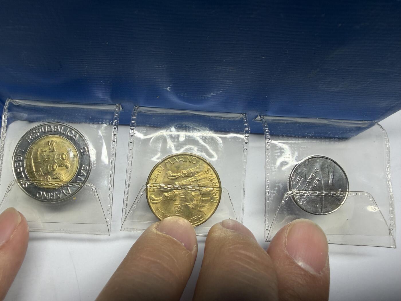 2025年集古藏今外币拍卖第二期-第3场—（总第303拍），可以寄存60天，满160元包邮。 圣马力诺共和国套币一本