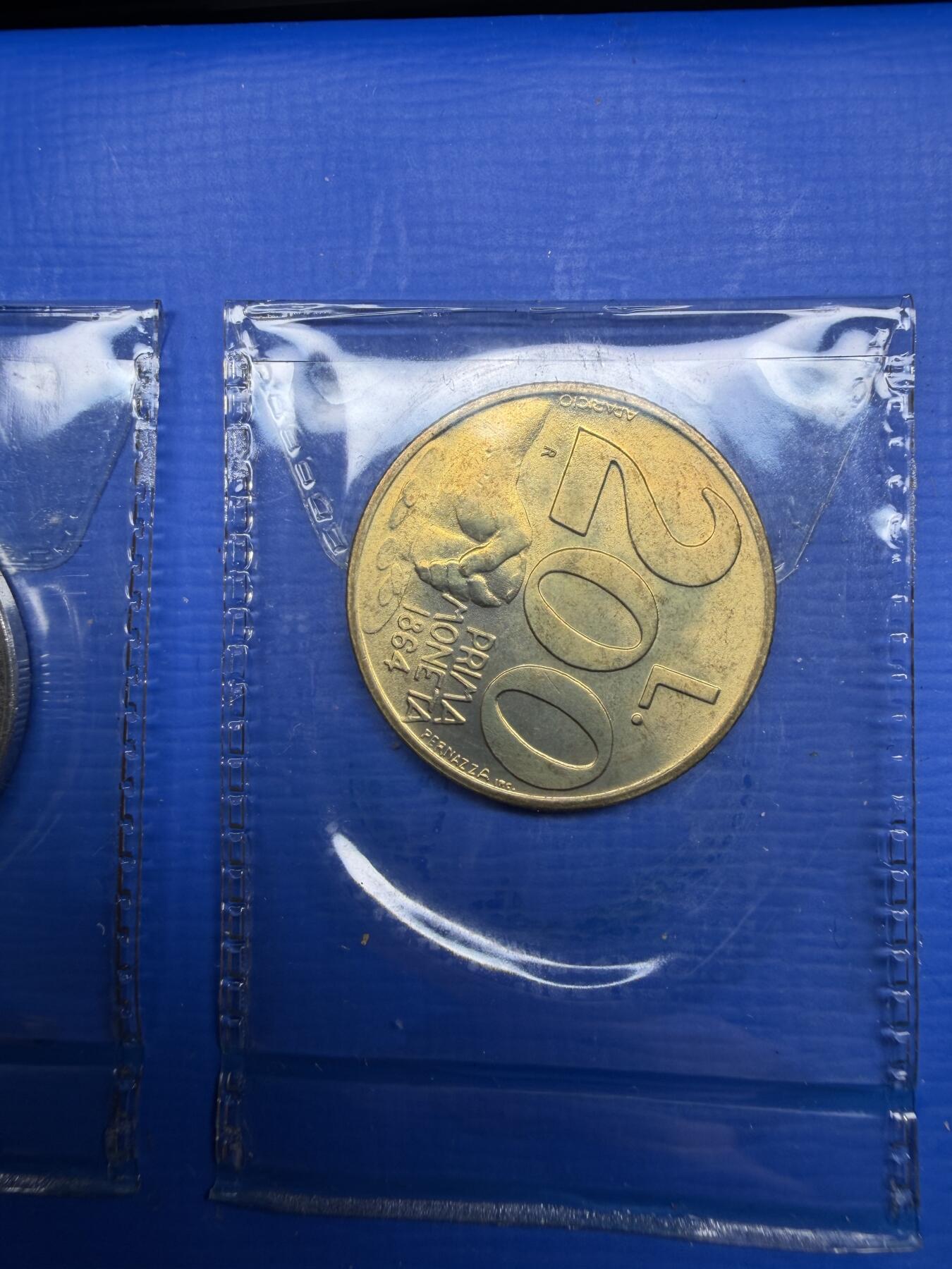 2025年集古藏今外币拍卖第二期-第3场—（总第303拍），可以寄存60天，满160元包邮。 圣马力诺共和国套币一本