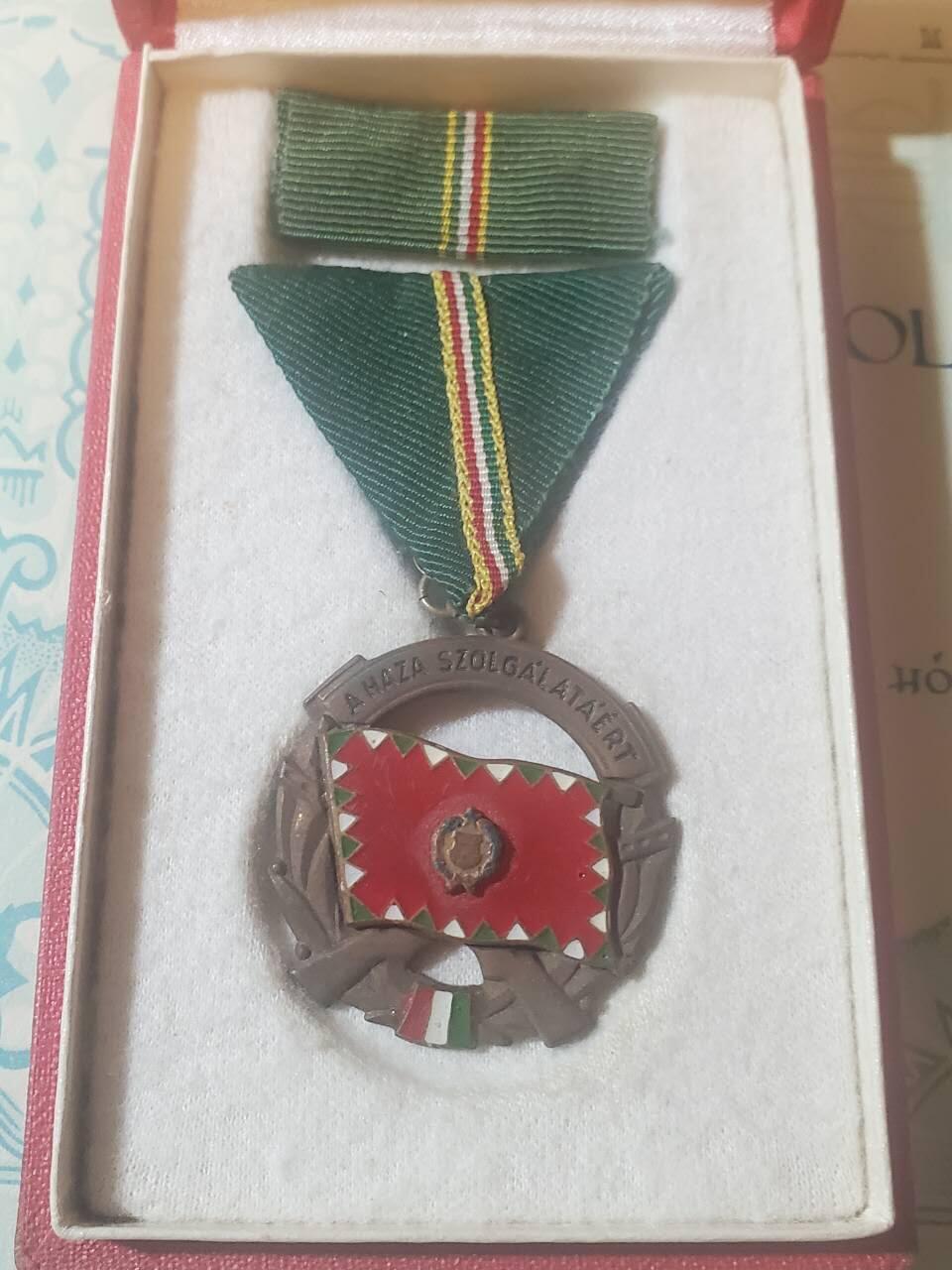 韵星假日军品类拍卖第三十九期暨默多克中校夫妇专场 -- Rimey Holidays Militaria Auction 39 & The Modoks Collection  匈牙利人民共和国默多克中校铜级为祖国服役奖章带盒略章一套好品早期
