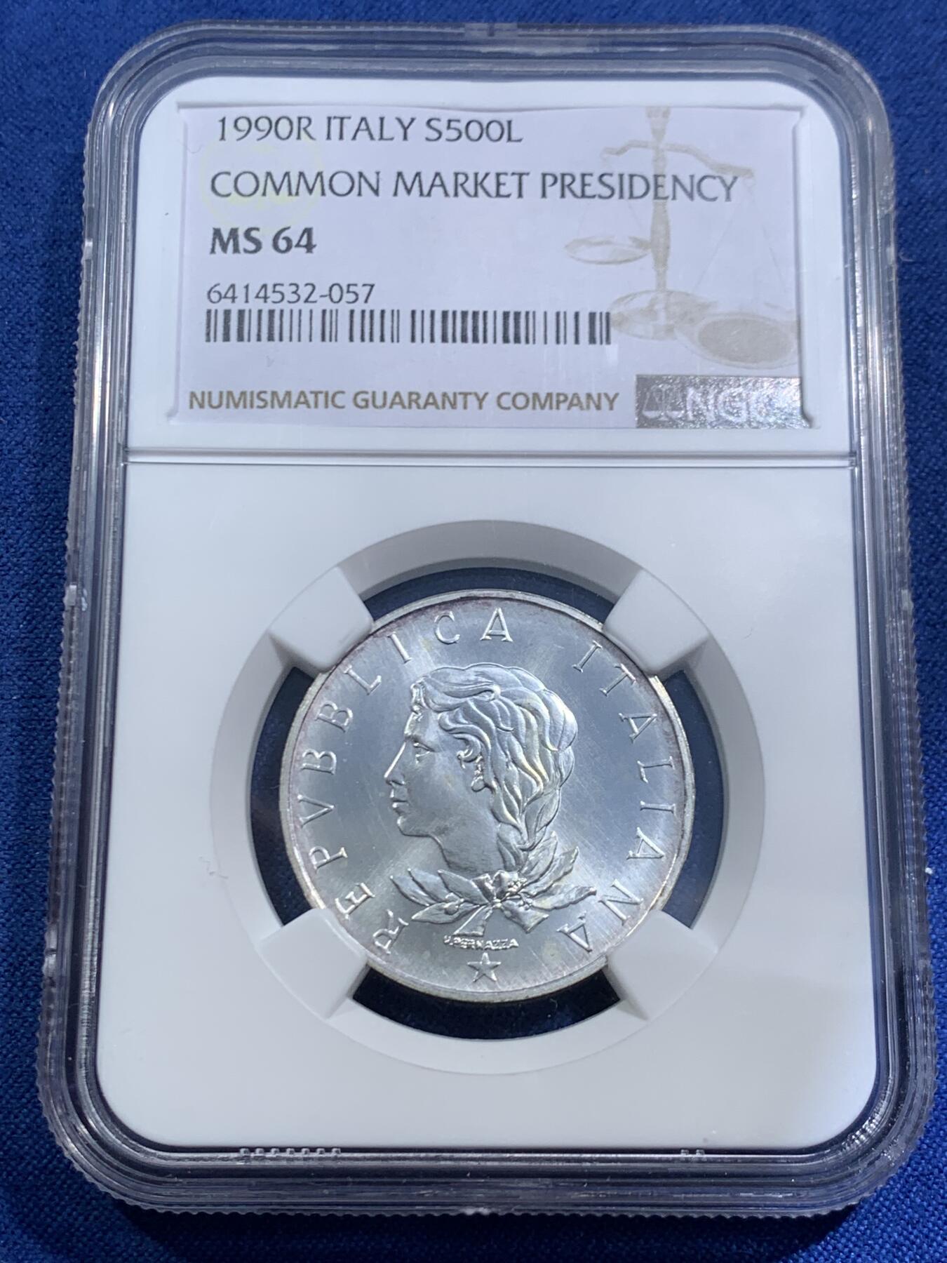 《竞宝斋》第464场 周日，周一，周二，3场连拍 （全场包邮）欢迎送拍 NGC MS64 意大利1990年担任欧共体理事会轮值主席国500里拉银币