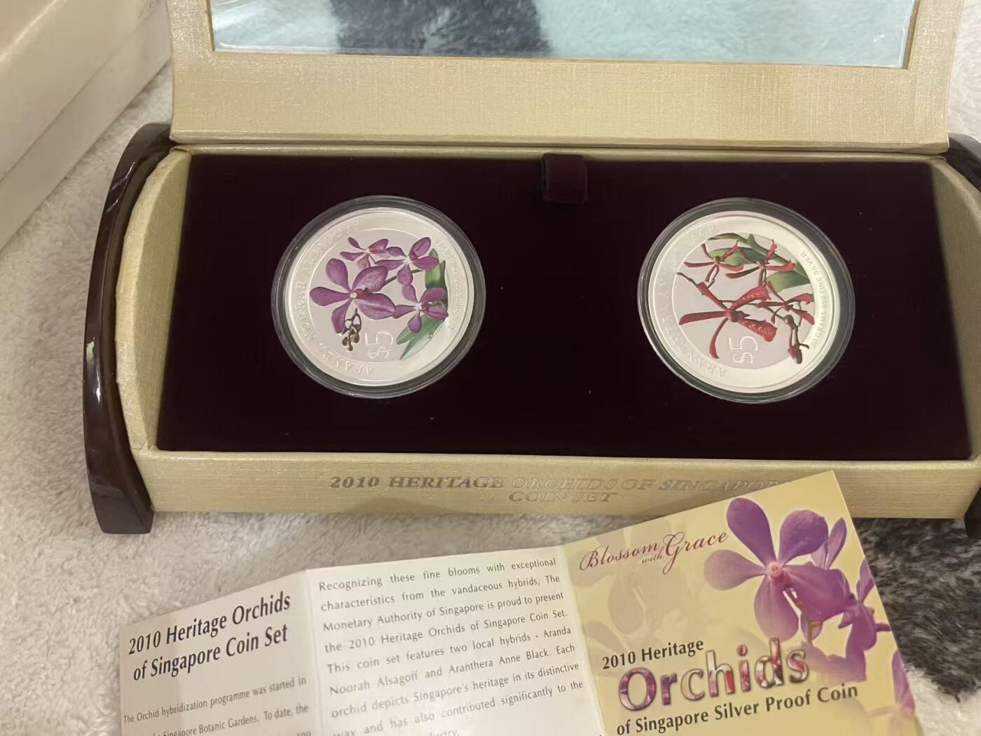 ❤️【币观天下】❤️ 第342期钱币秒杀拍卖场- 2026.2.4秒杀专场 长期征集拍品  新加坡2010年胡姬花精制银币2合1套装 官方原包装 发行量只有8000套 