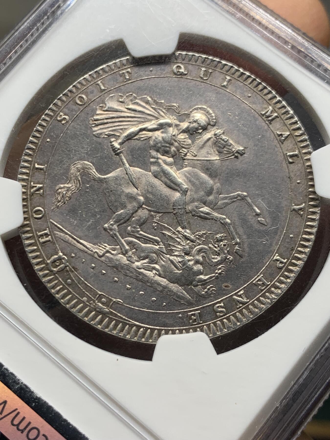 《竞宝斋》第464场 周日，周一，周二，3场连拍 （全场包邮）欢迎送拍 NGC MS62 英国1820年乔三马剑大银币，英国铸币大革新后铸造的首版克朗 经典欧洲包浆，适合收藏