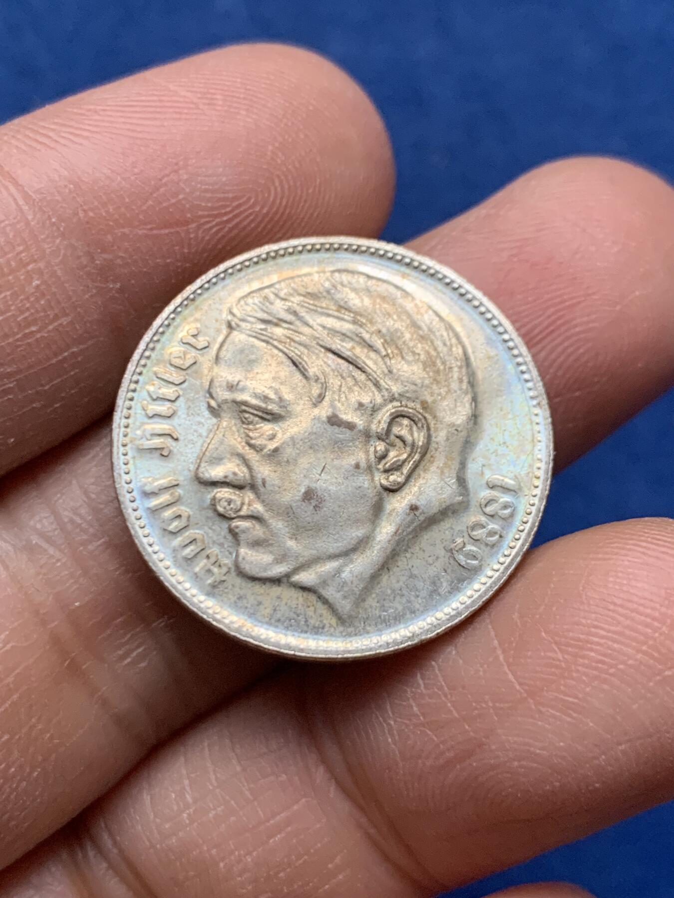 《竞宝斋》第464场 周日，周一，周二，3场连拍 （全场包邮）欢迎送拍 少见人像 好品 德国1938（实际应为1989）2马克 镀银 币型章 珍惜币目录收录