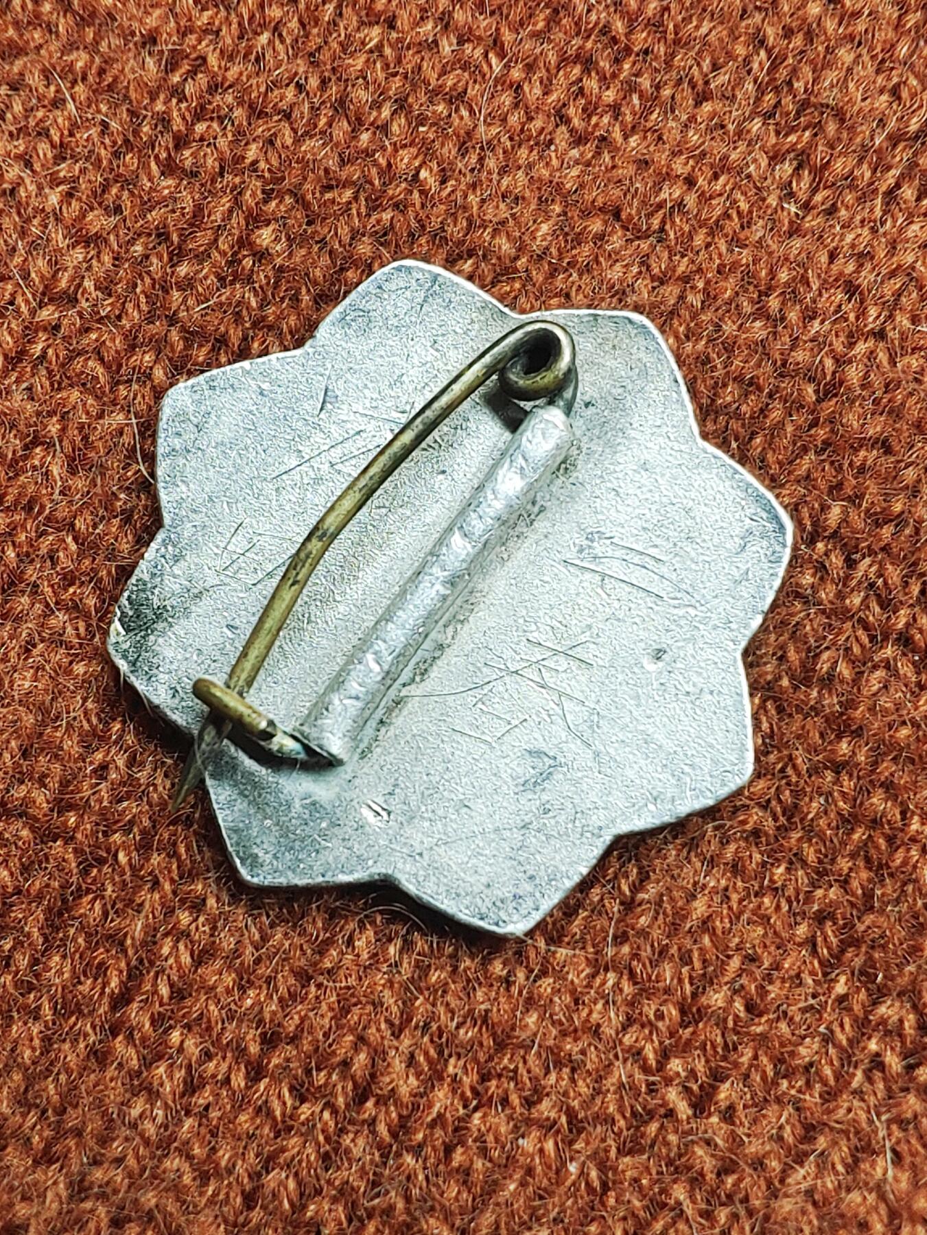 明治时期市立西华高等学校纯银质法郎校徽证章 纪念章 徽章