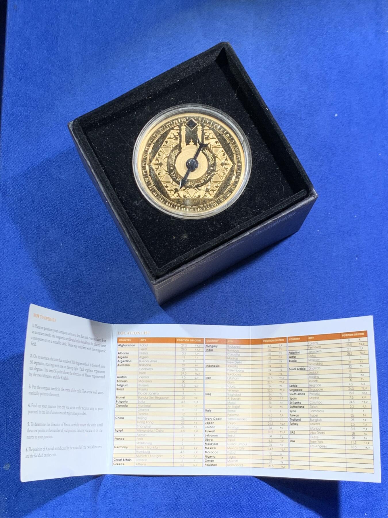 《竞宝斋》第464场 周日，周一，周二，3场连拍 （全场包邮）欢迎送拍 2012年尼日尔100法郎类精制镀金铜币 朝拜指南针 发行量：2千5百 盒证全