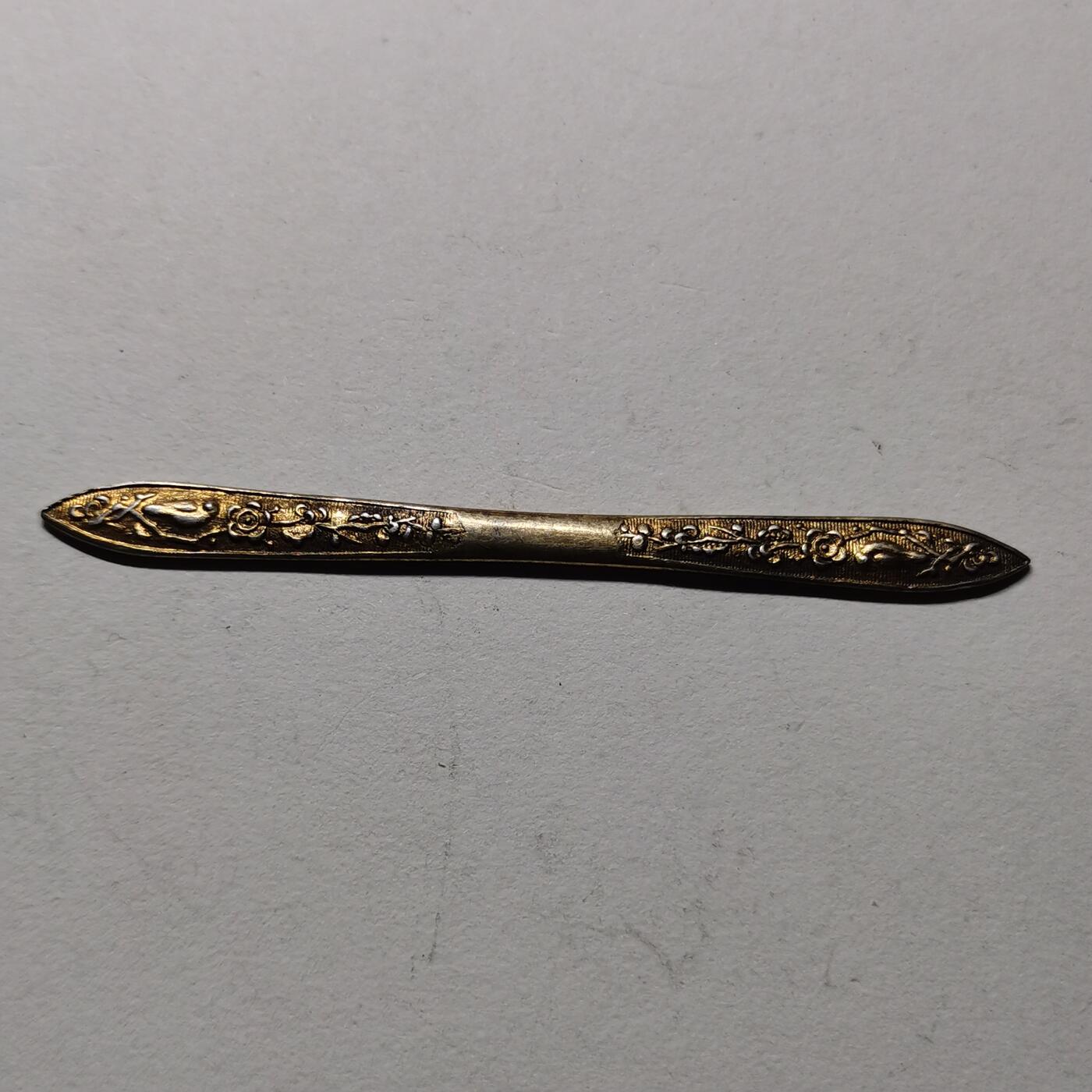 杂件专场98期 清末民国老银鎏金花纹发簪，带款