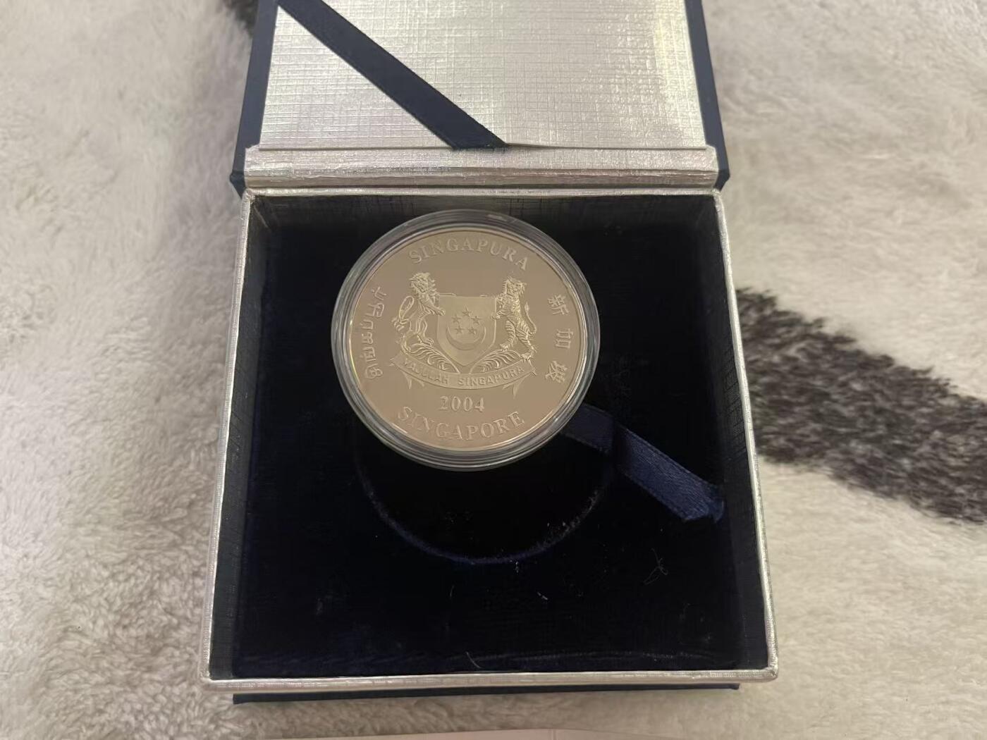 ❤️【币观天下】❤️ 第342期钱币秒杀拍卖场- 2026.2.4秒杀专场 长期征集拍品  新加坡2004年苏州工业园区成立10周年类精制纪念币 原盒包装 含证书 发行量7000枚