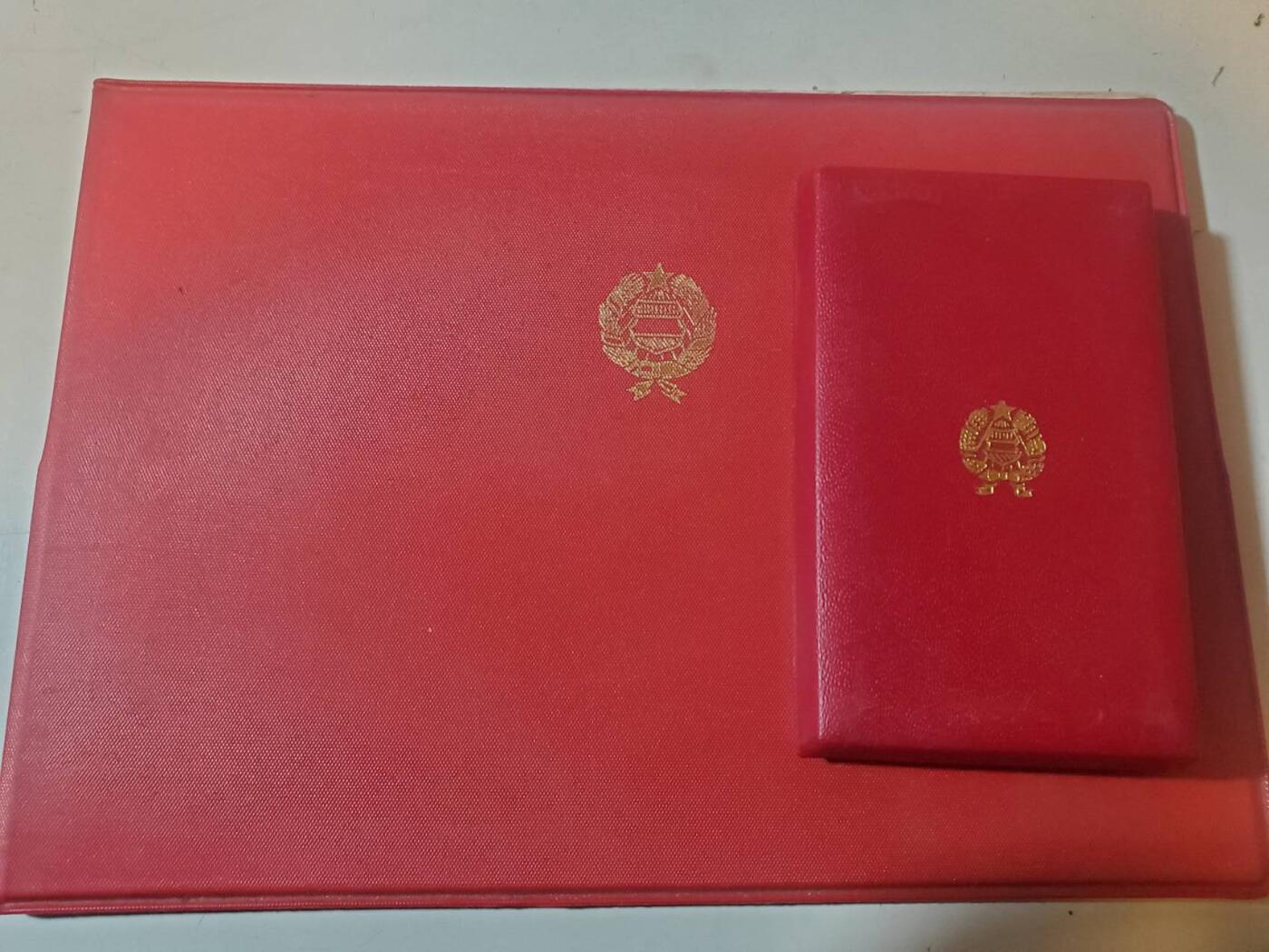 韵星假日军品类拍卖第三十九期暨默多克中校夫妇专场 -- Rimey Holidays Militaria Auction 39 & The Modoks Collection  匈牙利人民共和国默多克中校金级为祖国服务奖章带盒带大证书佩戴证明一套 