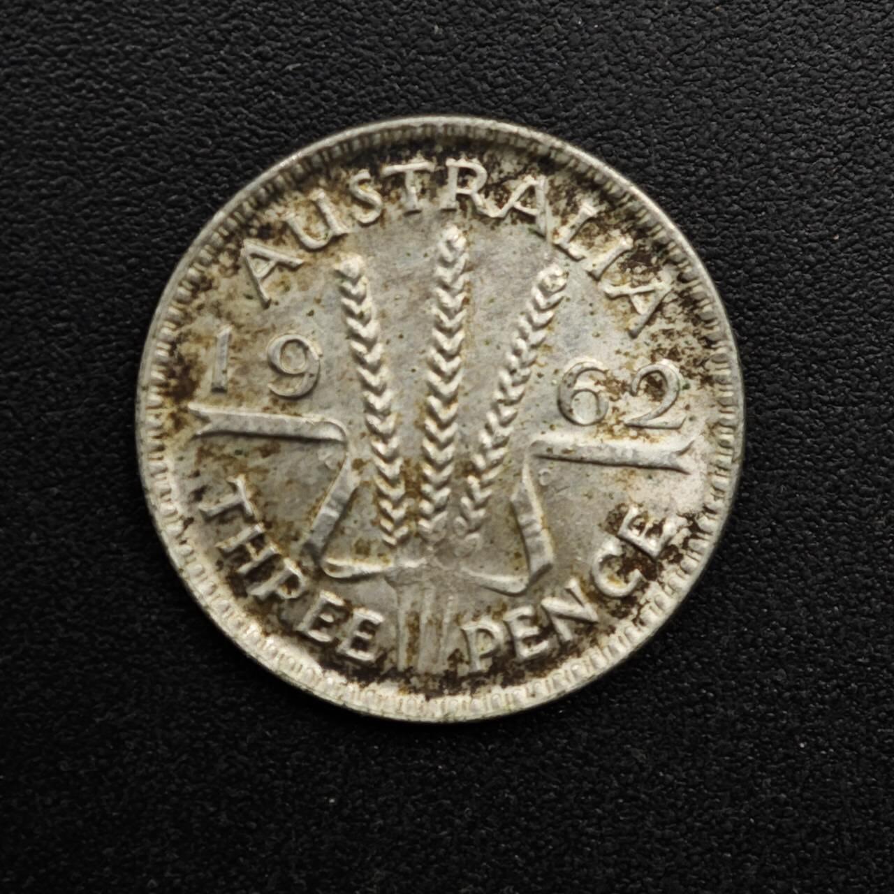 【淘币小摊】实时拍第八百六十三拍   小银币散币场   年前最后一周 之前的预留小年前全部发出 请更换最新收货地址  澳大利亚1962年伊丽莎白二世3便士银币