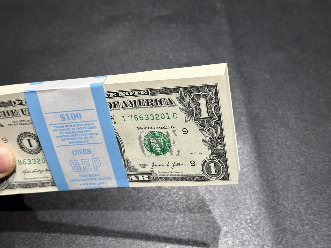 《外钞收藏家》第六百零七期（畅拍场）（本平台长期征集拍品、欢迎藏友们联系合作） 2021年美国1美元 标准100连号 全新UNC 尾201 