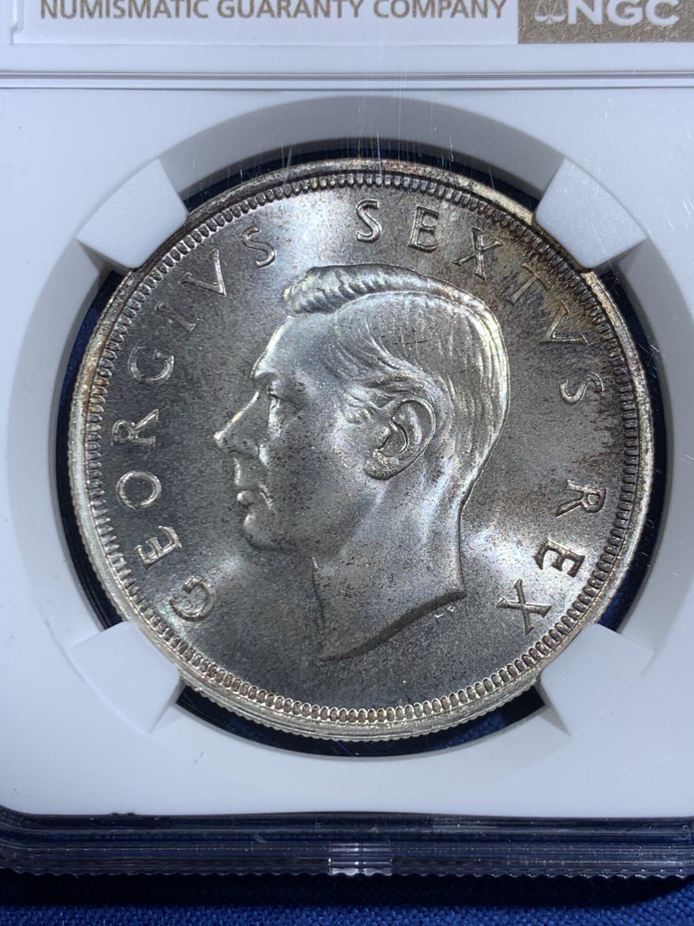 《竞宝斋》第464场 周日，周一，周二，3场连拍 （全场包邮）欢迎送拍 NGC PF66 南非 1952年5先令大银币 底板平整如镜，呈现出内敛的古董银光，在不同光线下流转，比普通白光币更有韵味