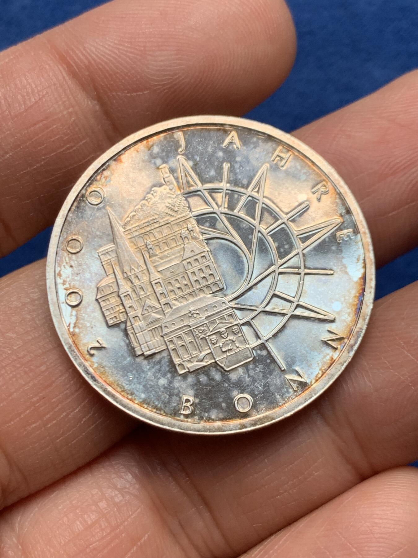 《竞宝斋》第464场 周日，周一，周二，3场连拍 （全场包邮）欢迎送拍 西德1989年波恩市建成2000周年10马克精制银币 15.4克 625银 五彩包浆十分养眼 适合收藏！