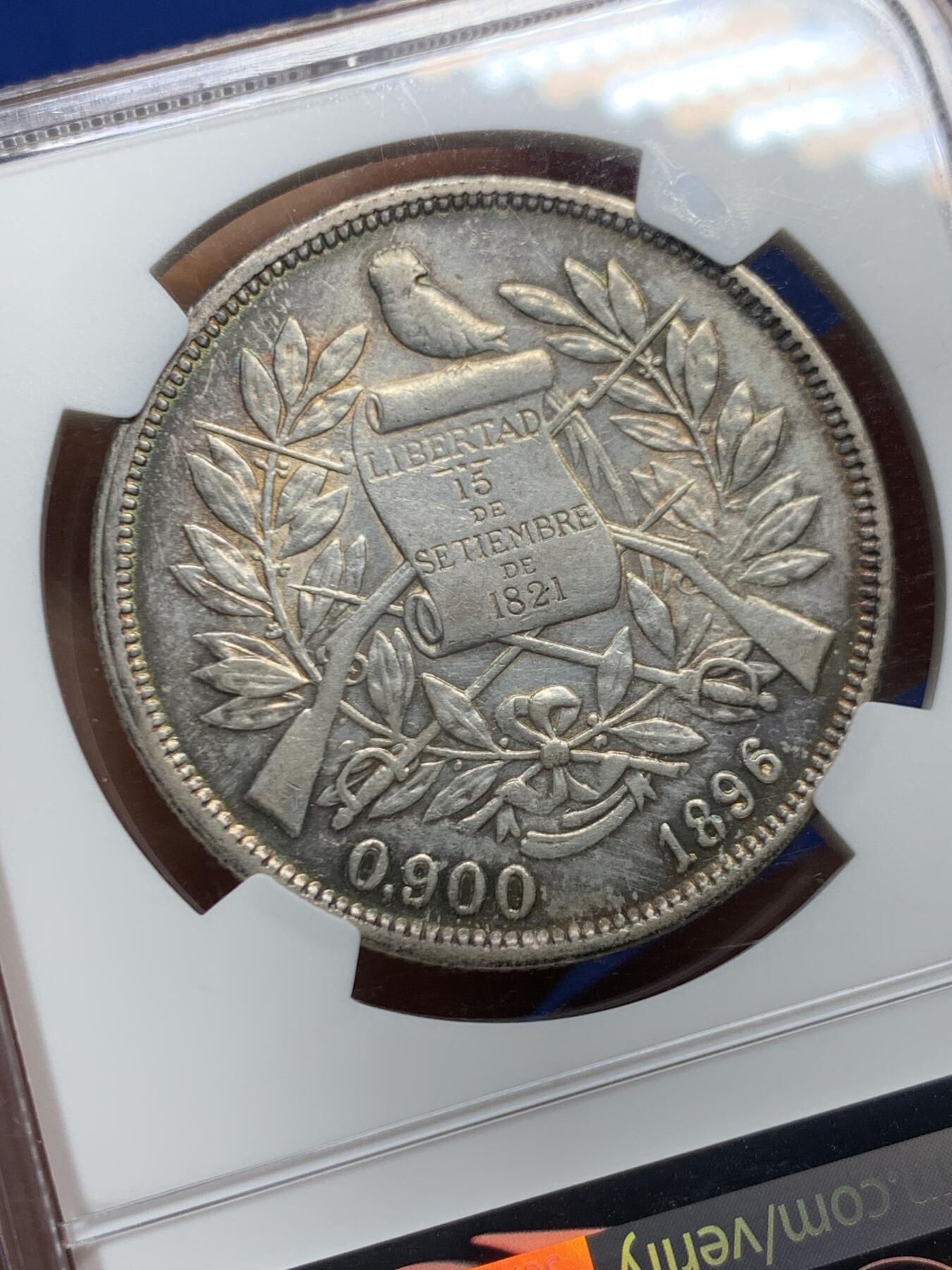 《竞宝斋》第464场 周日，周一，周二，3场连拍 （全场包邮）欢迎送拍 NGC AU 1896年危地马拉 1比索大银币 老包浆环彩带光