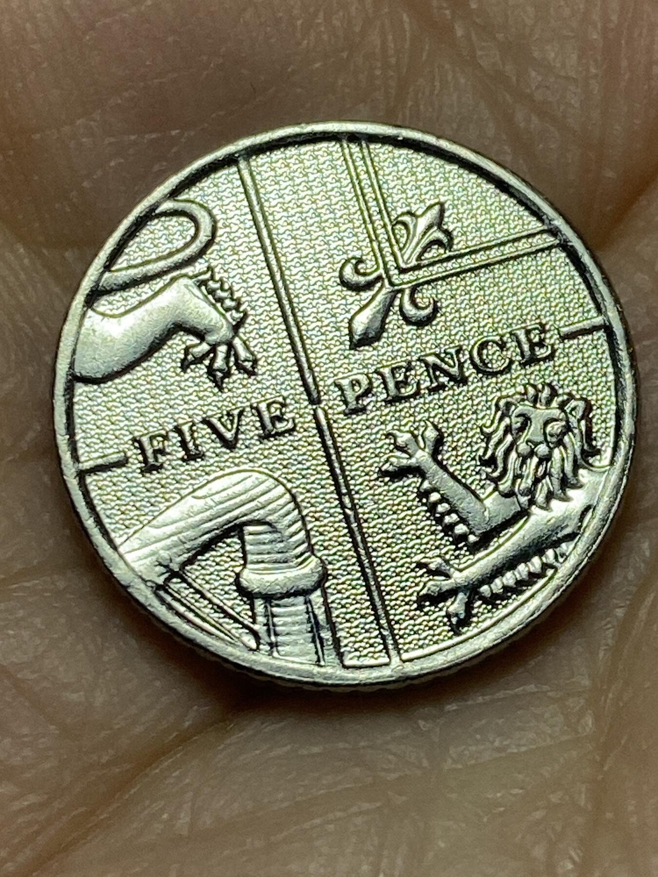 2026年第十八场(总第一百八十七场）外国好品散币场(免佣金) 英国🇬🇧2013年5便士(伊丽莎白二世老年盾徽拼图第一版)