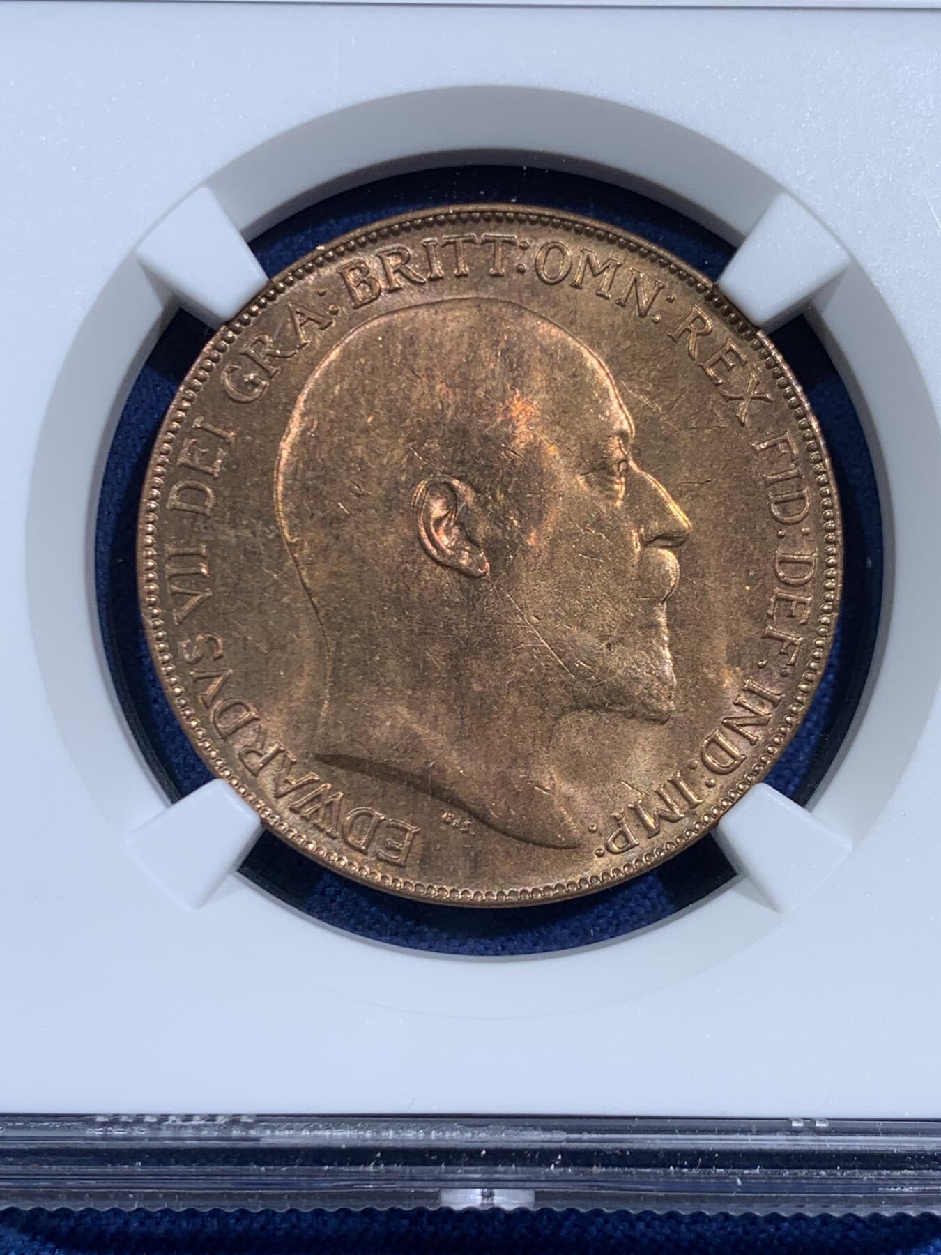 《竞宝斋》第464场 周日，周一，周二，3场连拍 （全场包邮）欢迎送拍 NGC MS64RB 英国1910年爱德华七世 1便士铜币。拍行的库存出品的几颗，想不通为什么不是red。。分数也尤为保守。送pc大概率是65red。