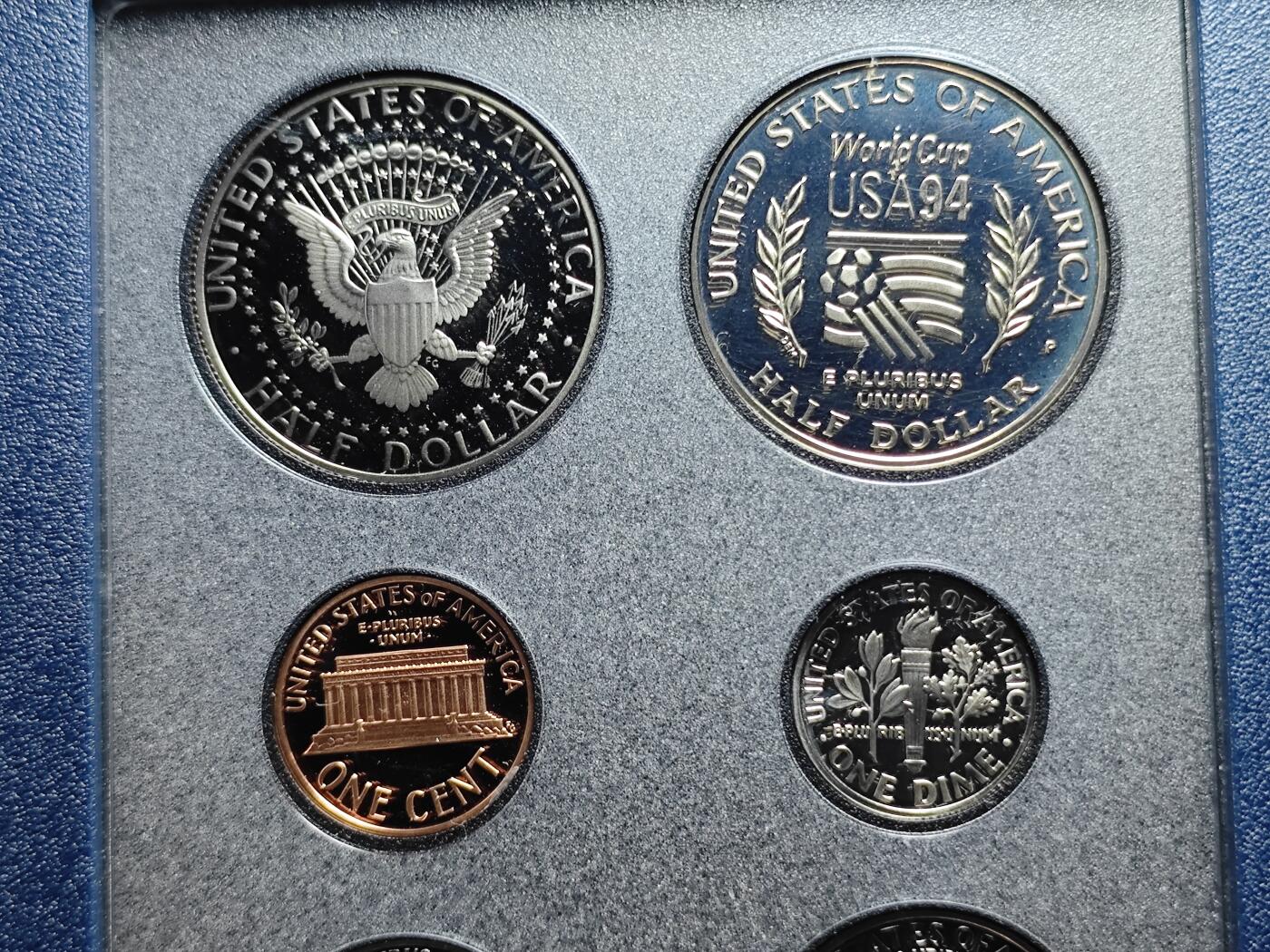 KK钱币收藏小铺  第400期  百期特拍（四拍之四）2月预留时间 周末发货  1994美国精制纪念套币 含2枚纪念币 其中1元为高银银币