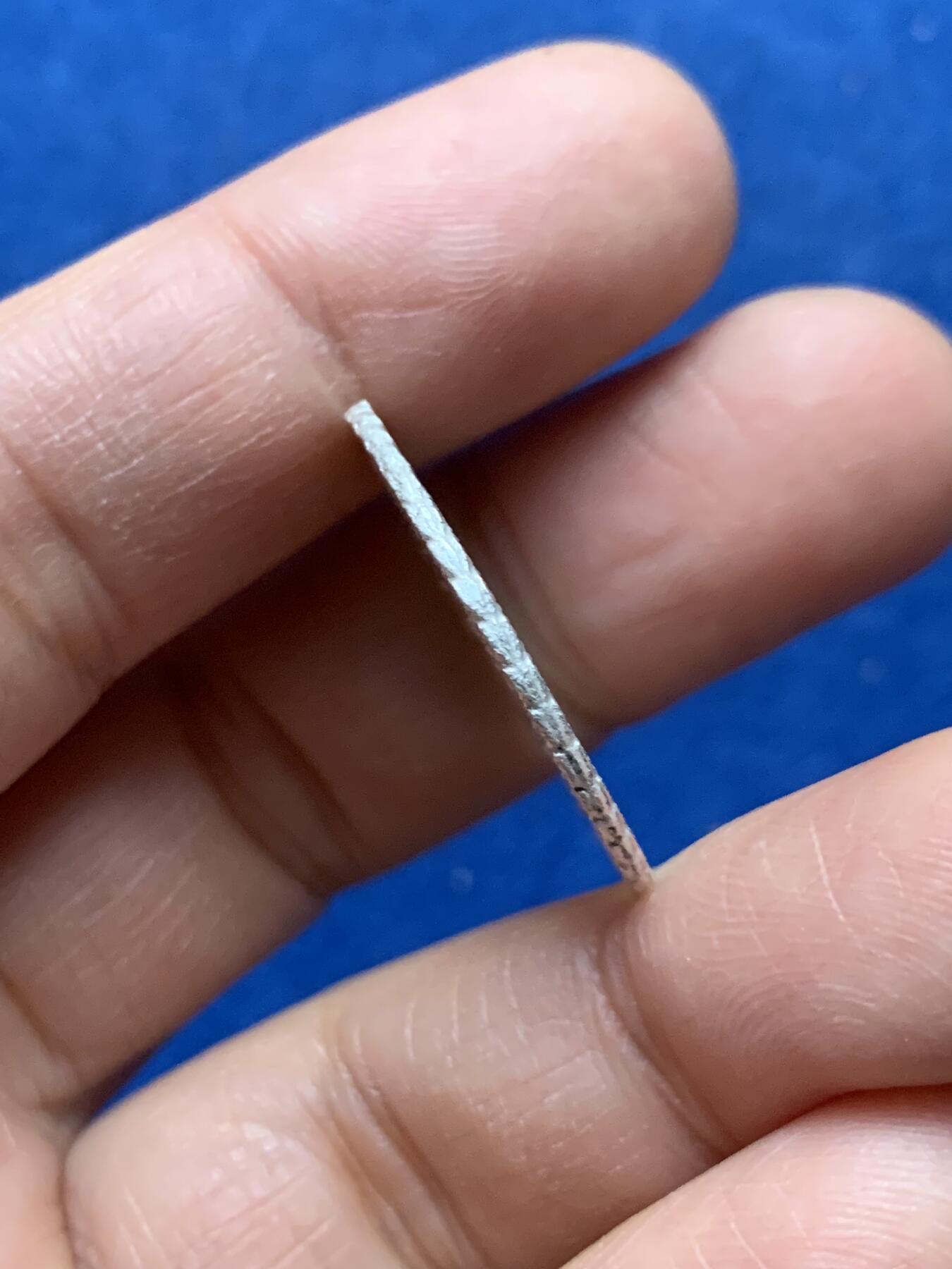 《竞宝斋》第464场 周日，周一，周二，3场连拍 （全场包邮）欢迎送拍 西属墨西哥1739年2里亚尔地球双柱，菲五早期版，地板稍有腐蚀6.33克