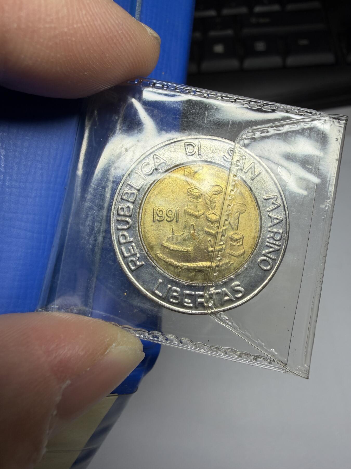 2025年集古藏今外币拍卖第二期-第3场—（总第303拍），可以寄存60天，满160元包邮。 圣马力诺共和国套币一本