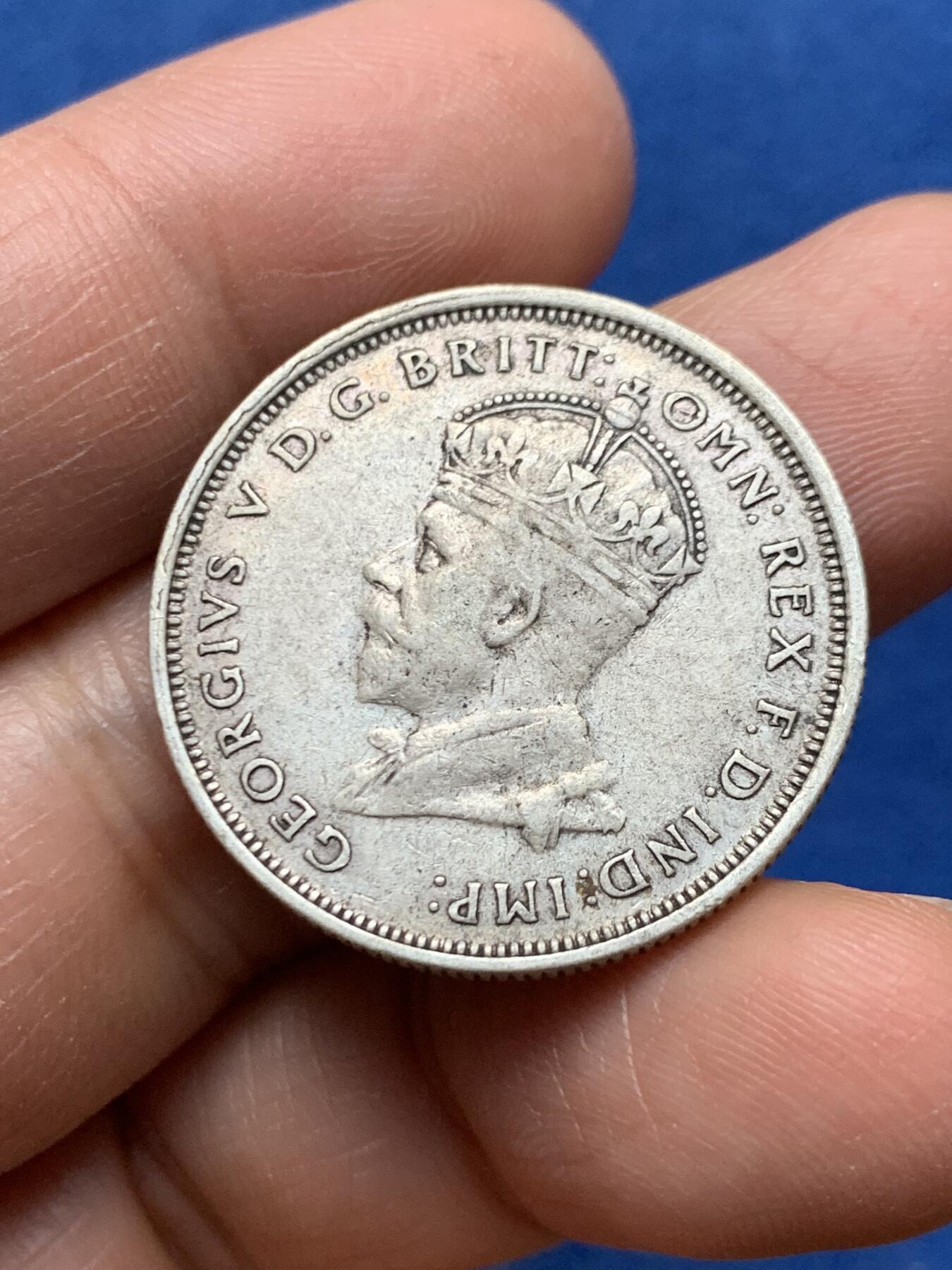 《竞宝斋》第464场 周日，周一，周二，3场连拍 （全场包邮）欢迎送拍 澳大利亚 1927年 1弗罗林 银币 纪念新国会大厦启用发行 传世老包浆 细节很好 经典品种