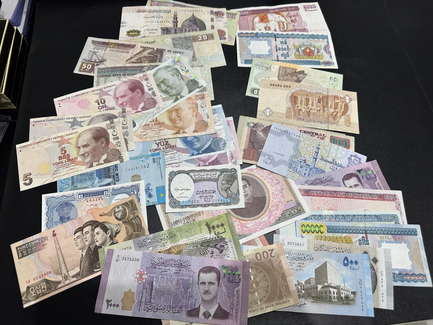 《外钞收藏家》第六百零七期（畅拍场）（本平台长期征集拍品、欢迎藏友们联系合作） 土耳其、埃及等几十张 有新有旧 如图