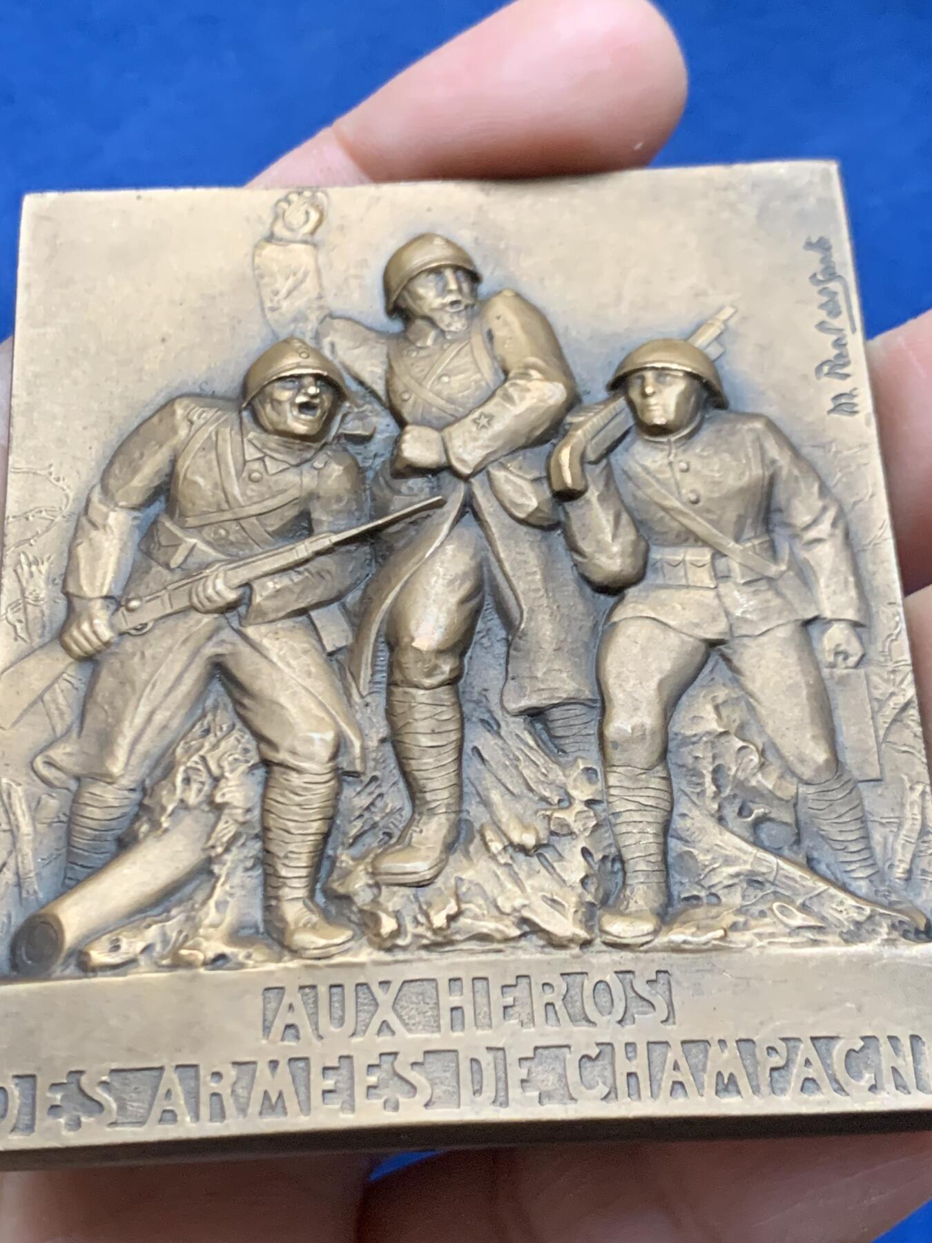 《竞宝斋》第464场 周日，周一，周二，3场连拍 （全场包邮）欢迎送拍 法国一战英雄部队纪念大铜章 146.4克 61*71mm 高浮雕