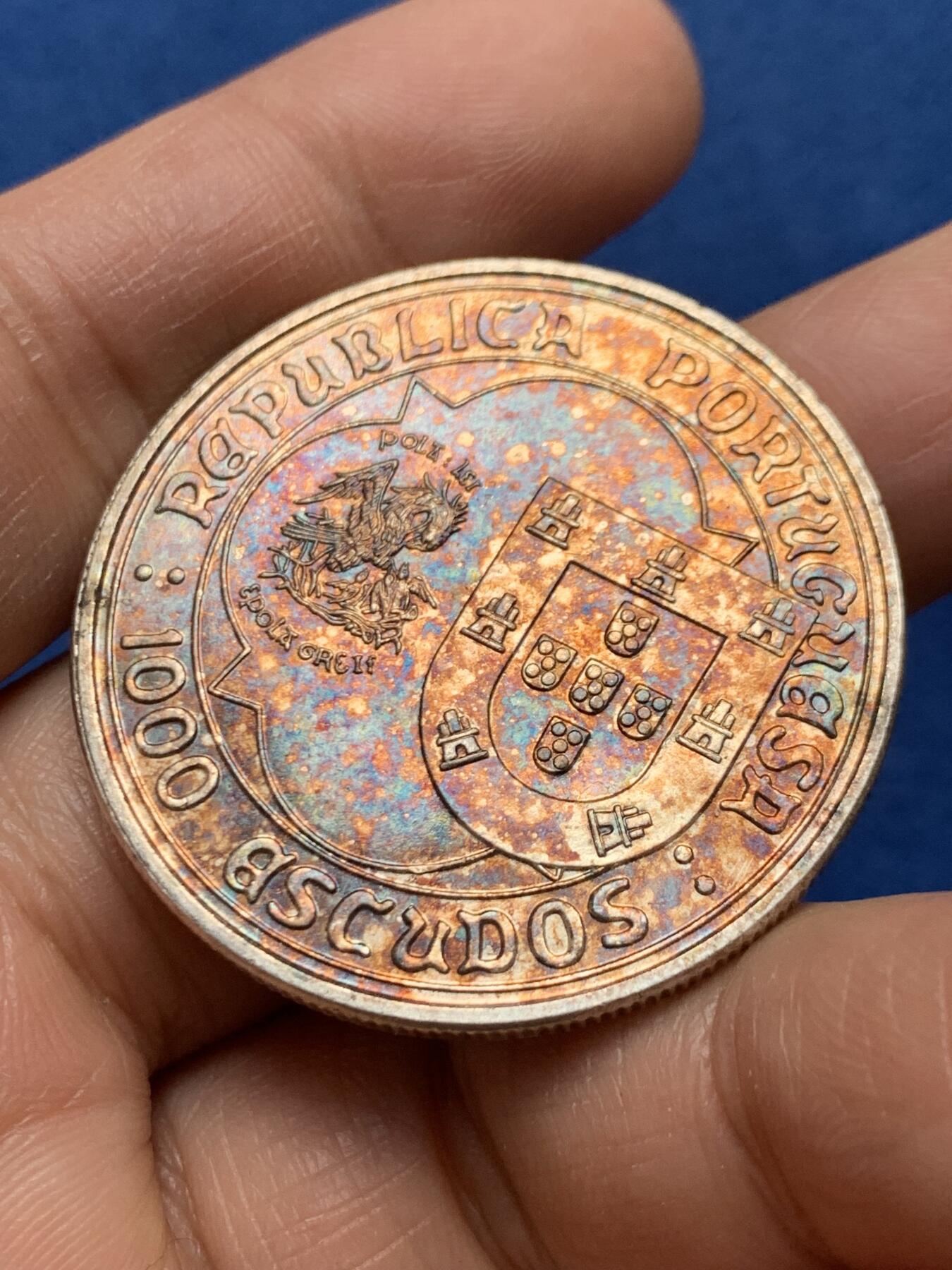 《竞宝斋》第464场 周日，周一，周二，3场连拍 （全场包邮）欢迎送拍 葡萄牙1995年约翰二世500年纪念1000埃斯库多银币 28克 500银 五彩包浆 适合收藏！